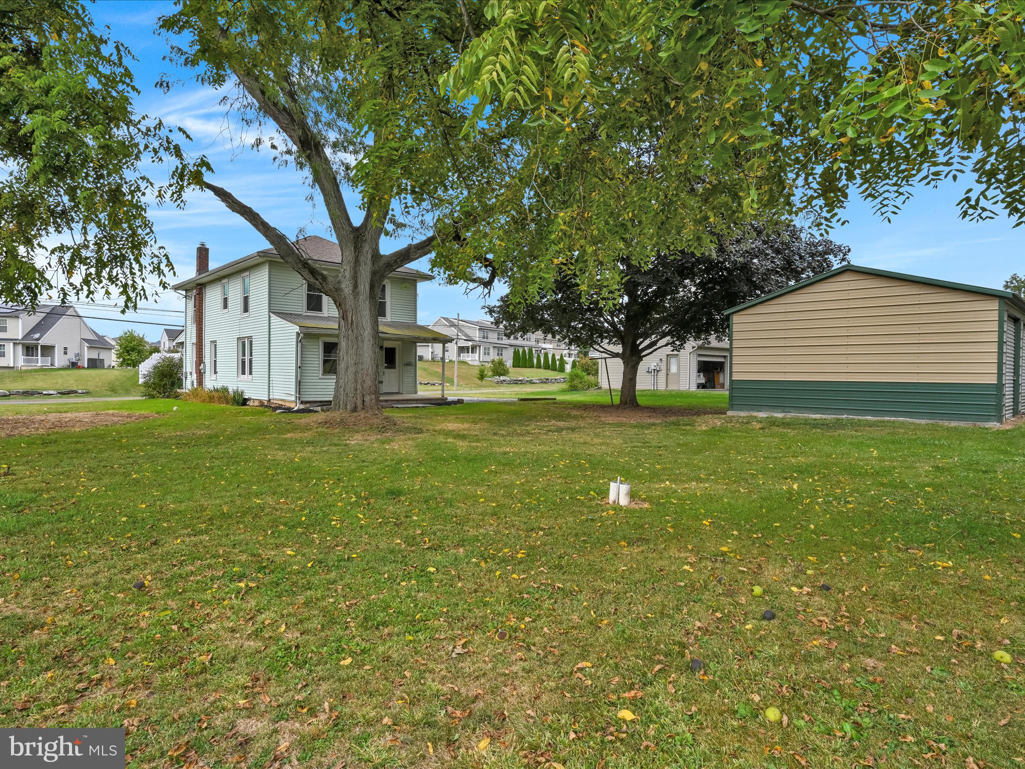 1 MI W OF EPHRATA - Residential