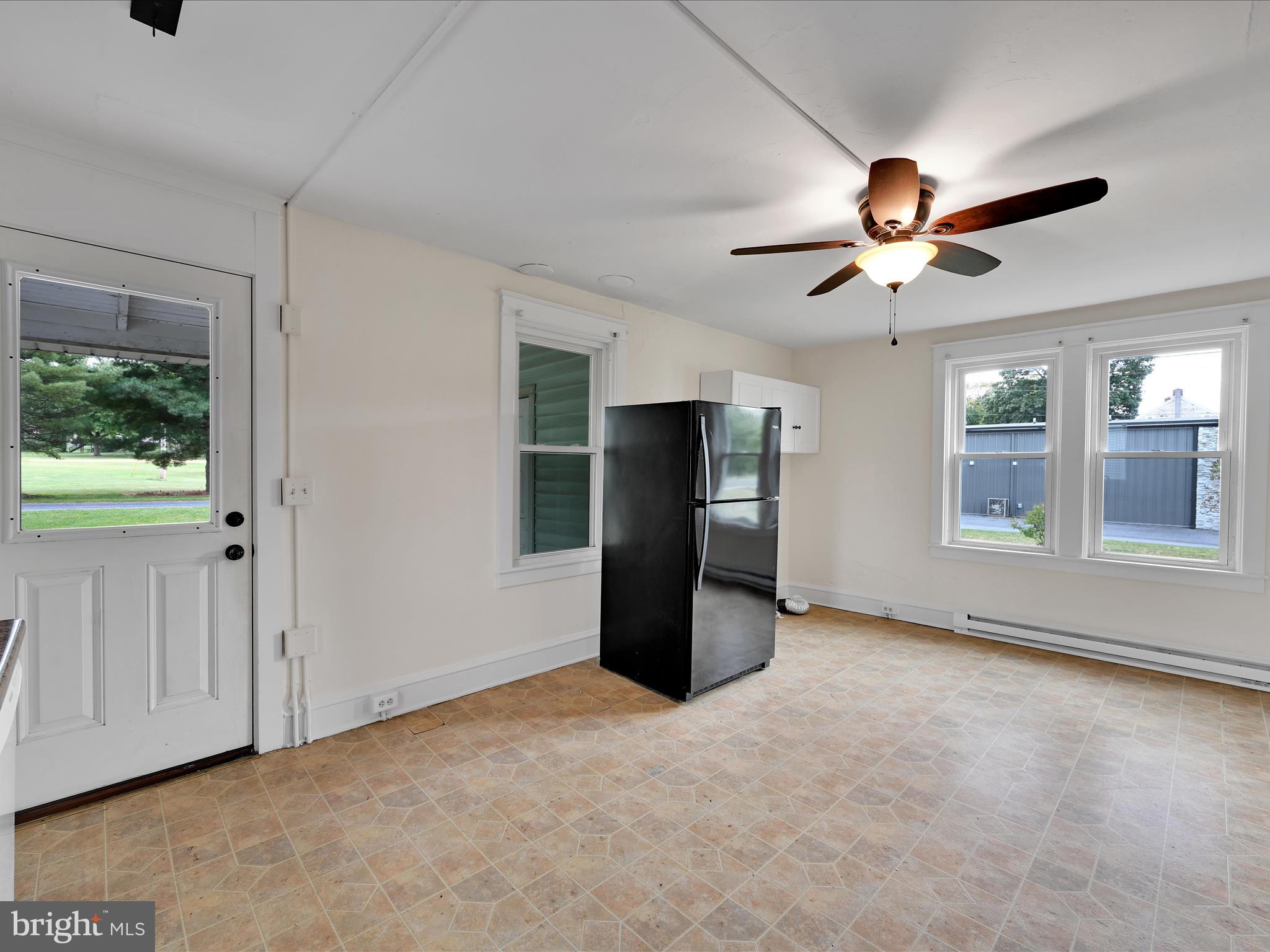 1 MI W OF EPHRATA - Residential