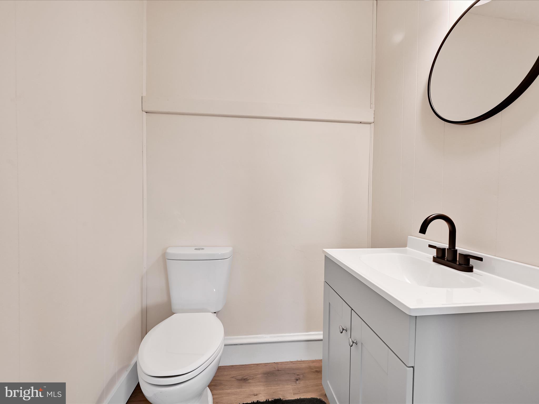 1 MI W OF EPHRATA - Residential