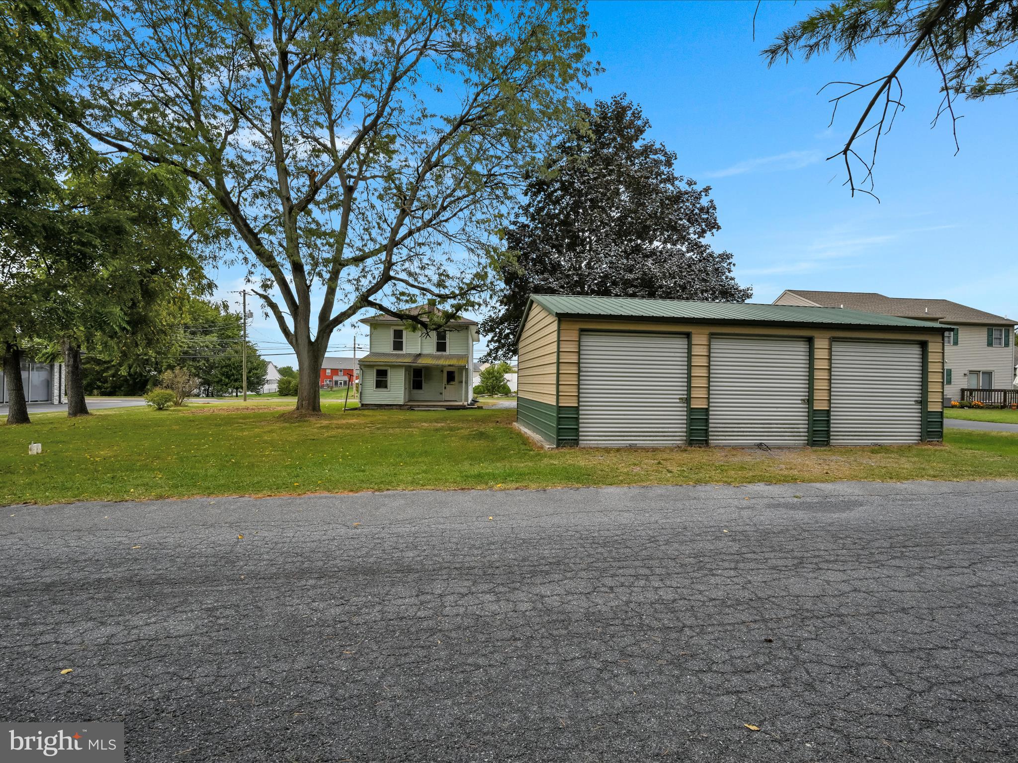 1 MI W OF EPHRATA - Residential