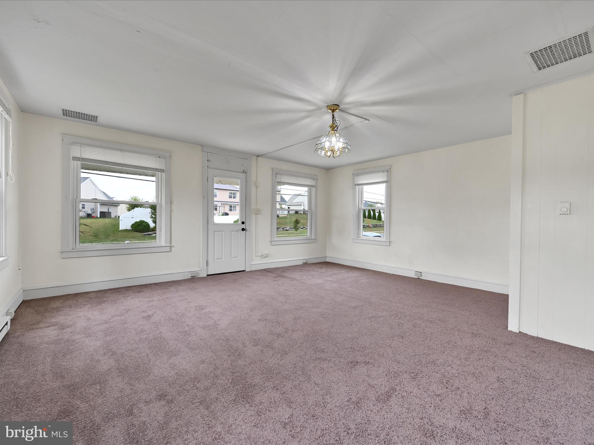 1 MI W OF EPHRATA - Residential