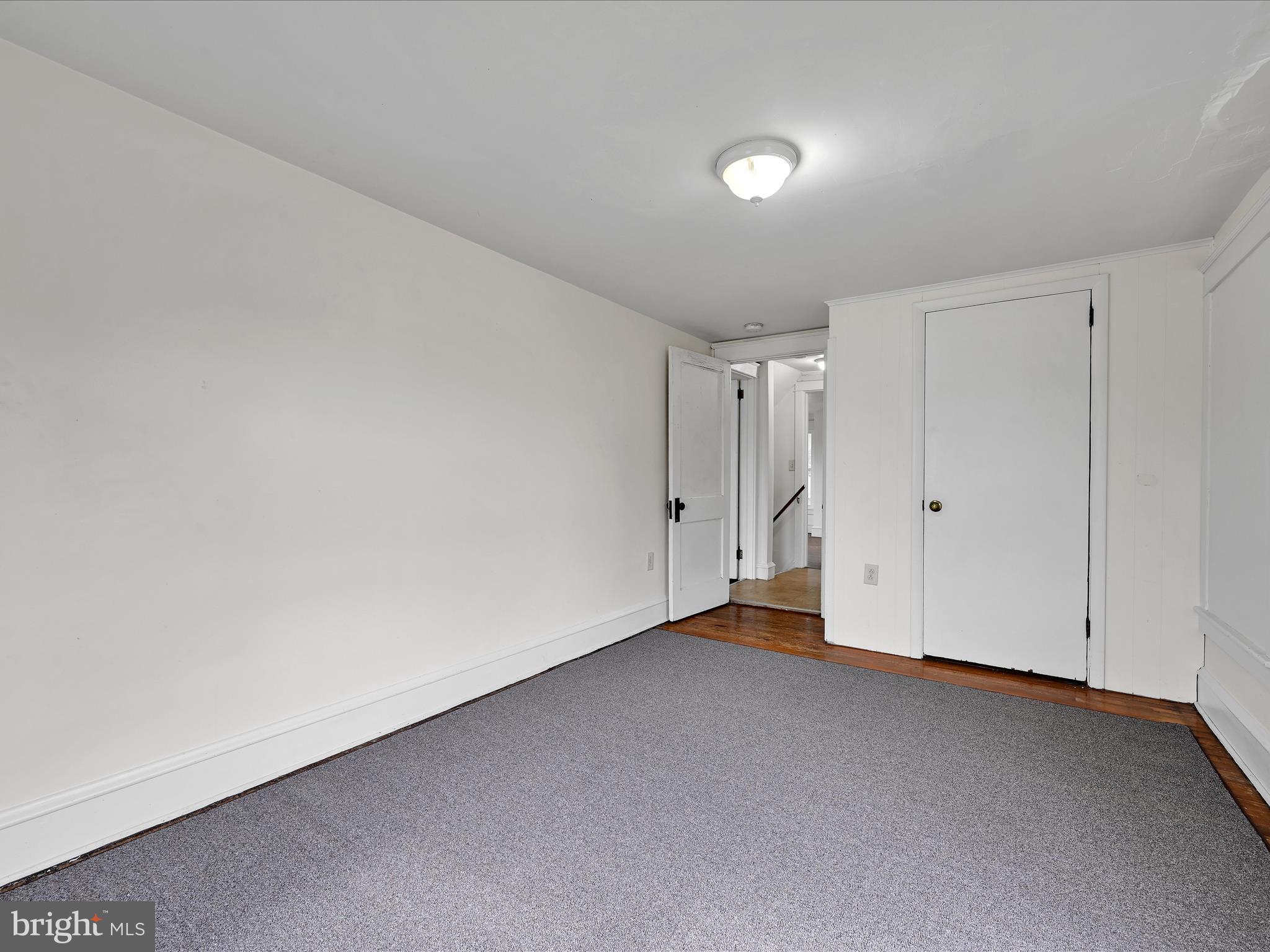 1 MI W OF EPHRATA - Residential