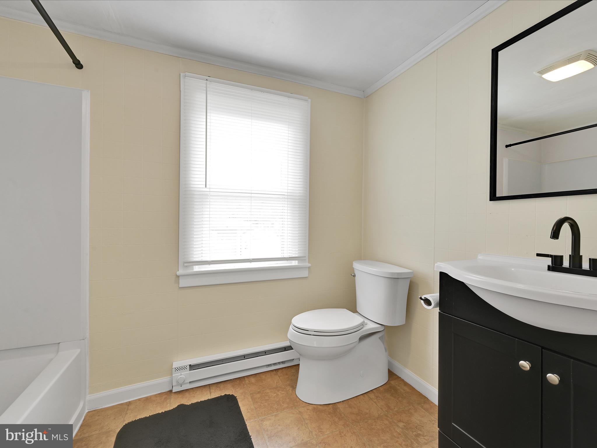 1 MI W OF EPHRATA - Residential