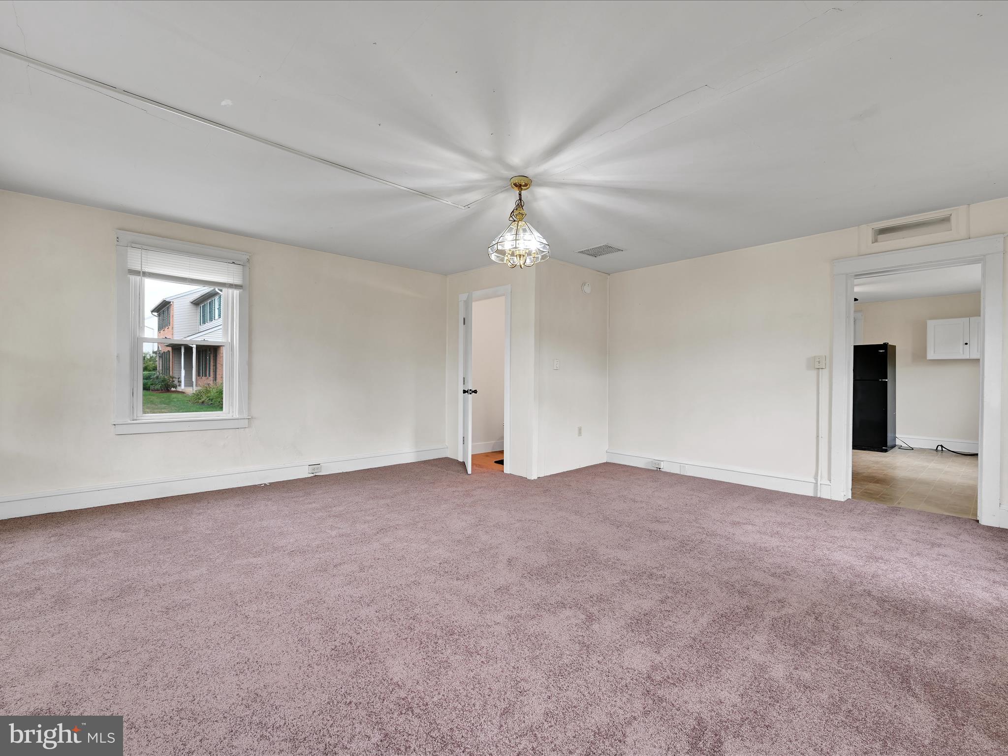 1 MI W OF EPHRATA - Residential