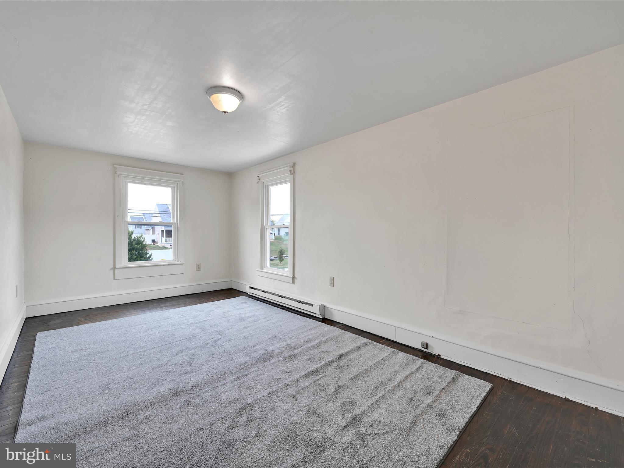 1 MI W OF EPHRATA - Residential