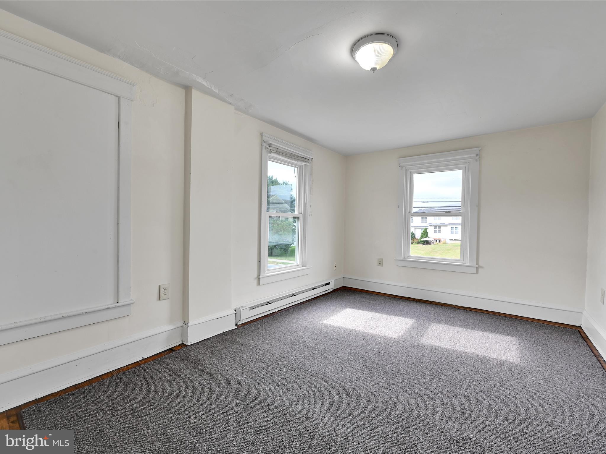 1 MI W OF EPHRATA - Residential