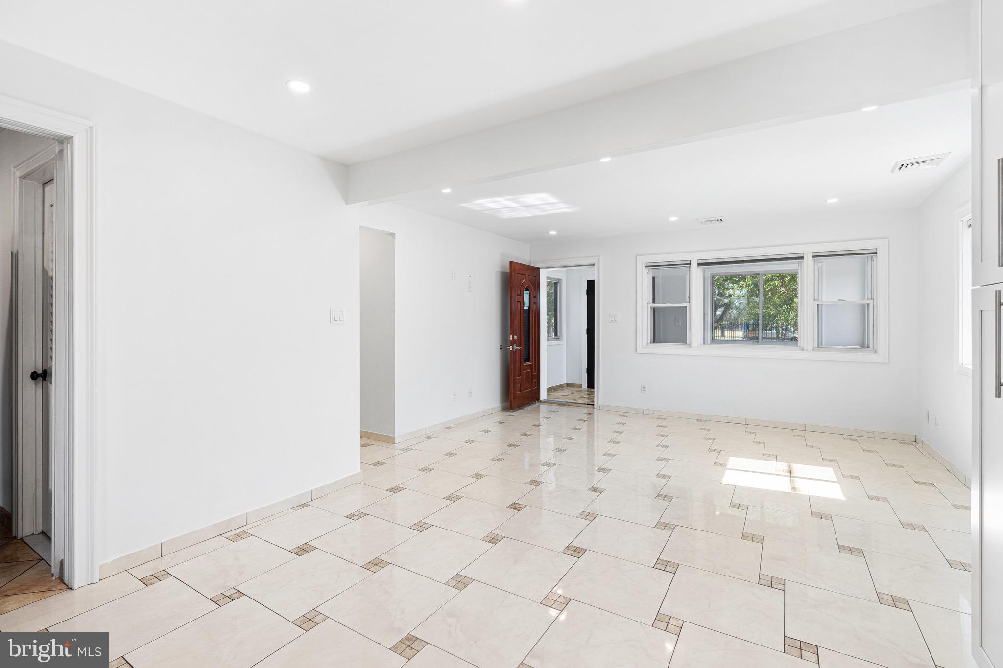 NORRISTOWN - Residential