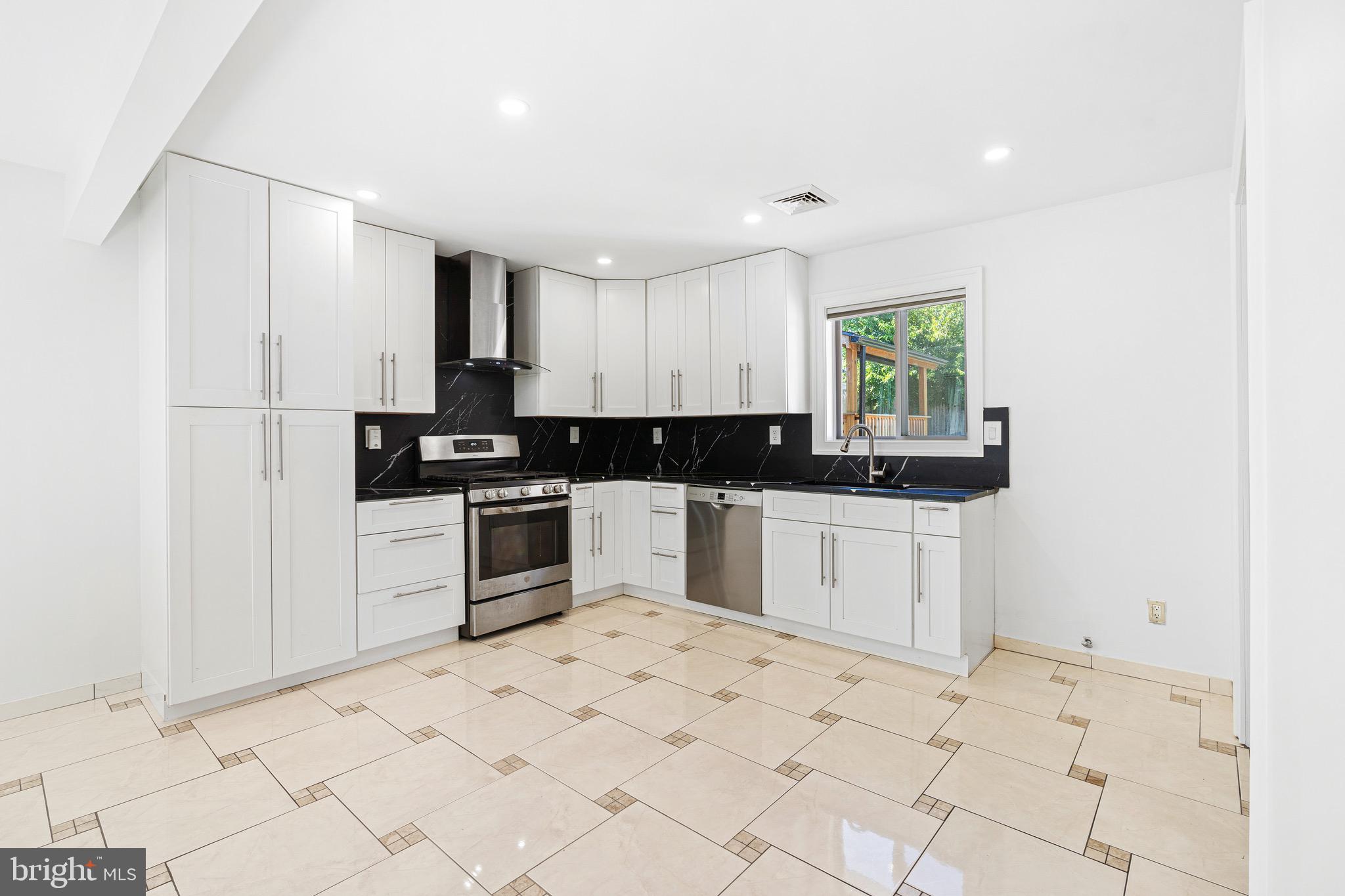 NORRISTOWN - Residential