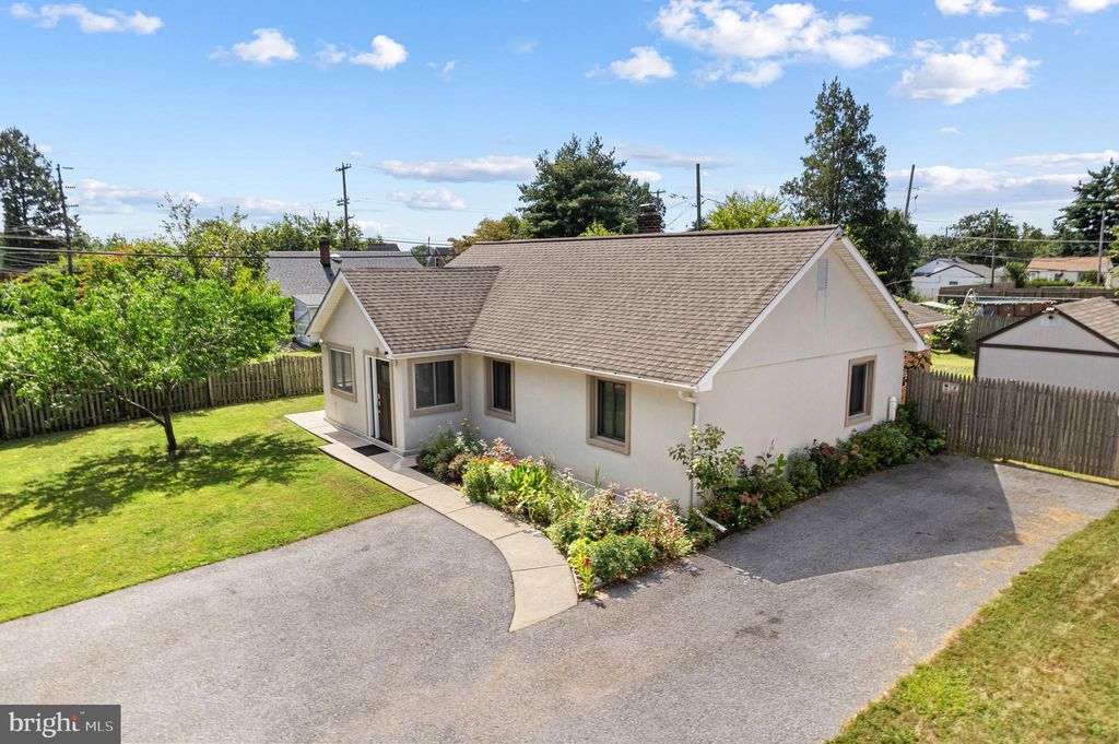 Photo of 1402 Sterigere St, NORRISTOWN, PA 19403 (MLS # PAMC2164732)