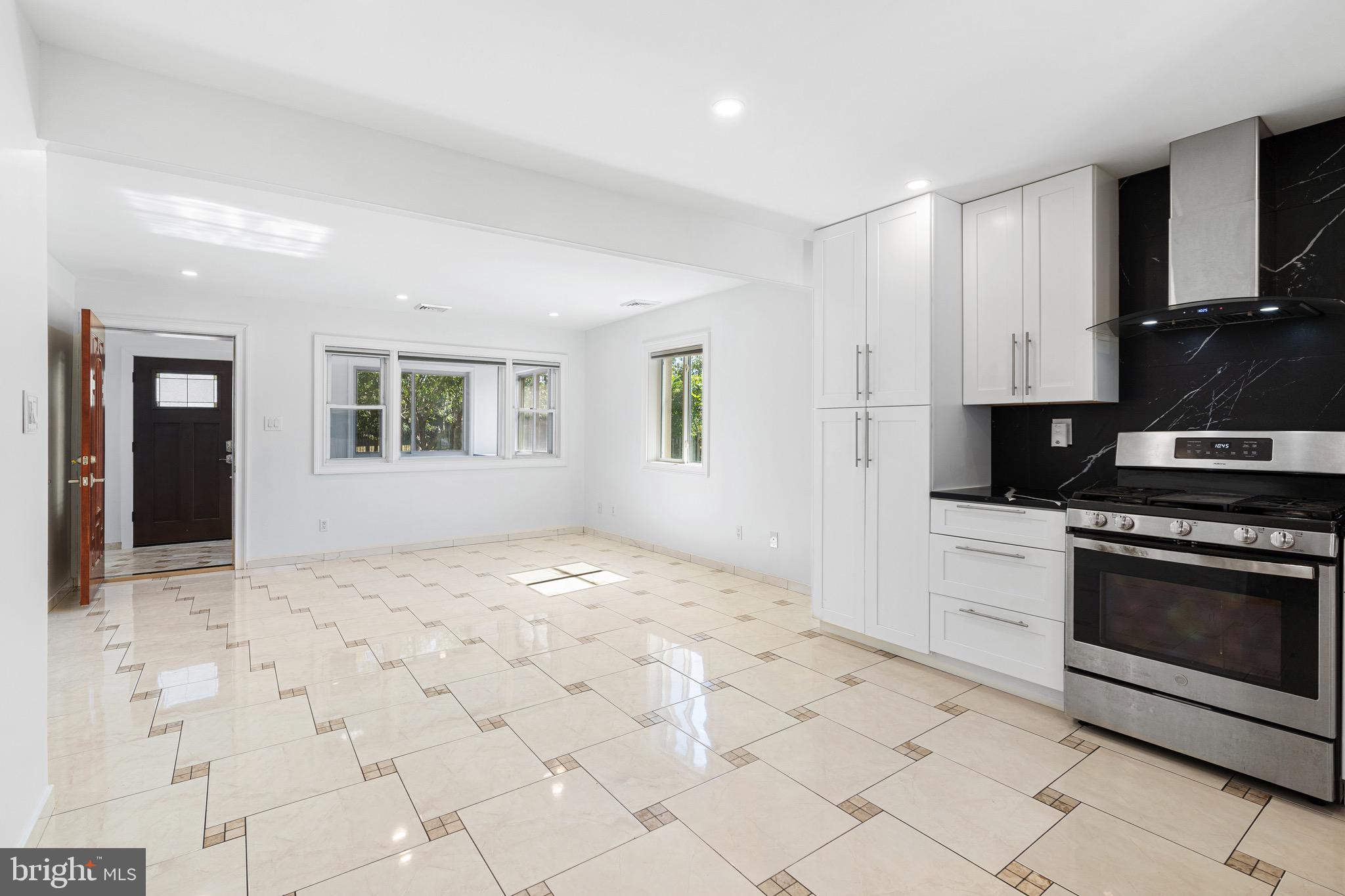 NORRISTOWN - Residential