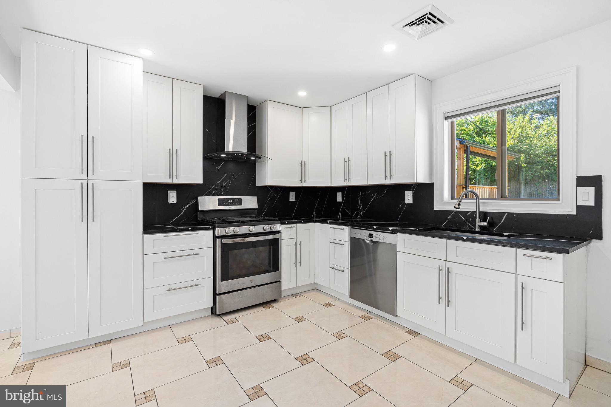 NORRISTOWN - Residential