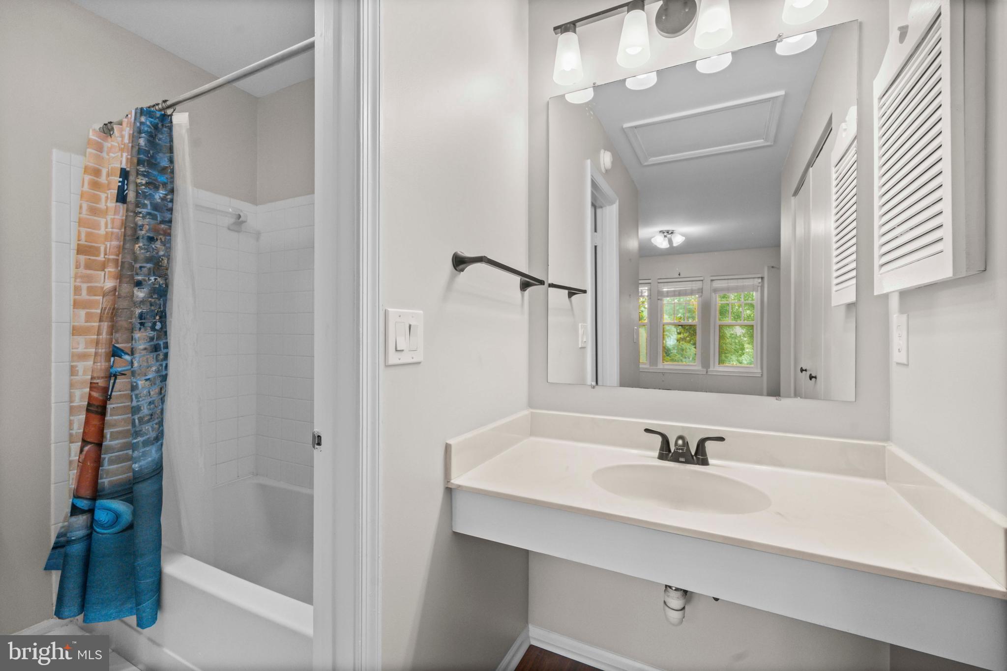 COUNTRYSIDE - Residential