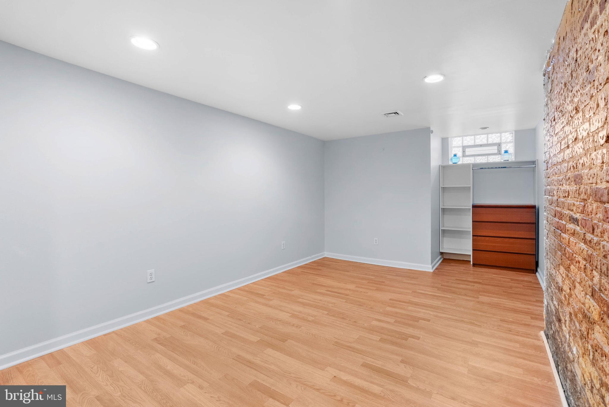 FAIRMOUNT - Residential Income