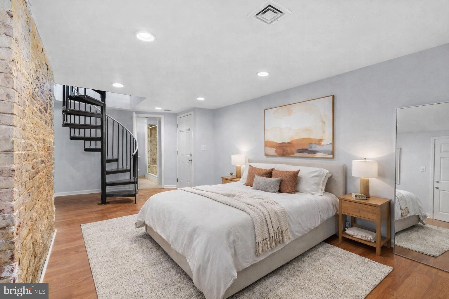 FAIRMOUNT - Residential Income