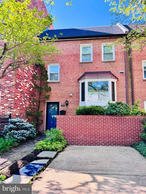 6913 MCLEAN PARK MANOR COURT MCLEAN VA 22101