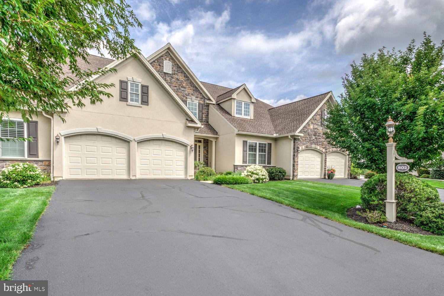 802 HUNTINGTON PLACE