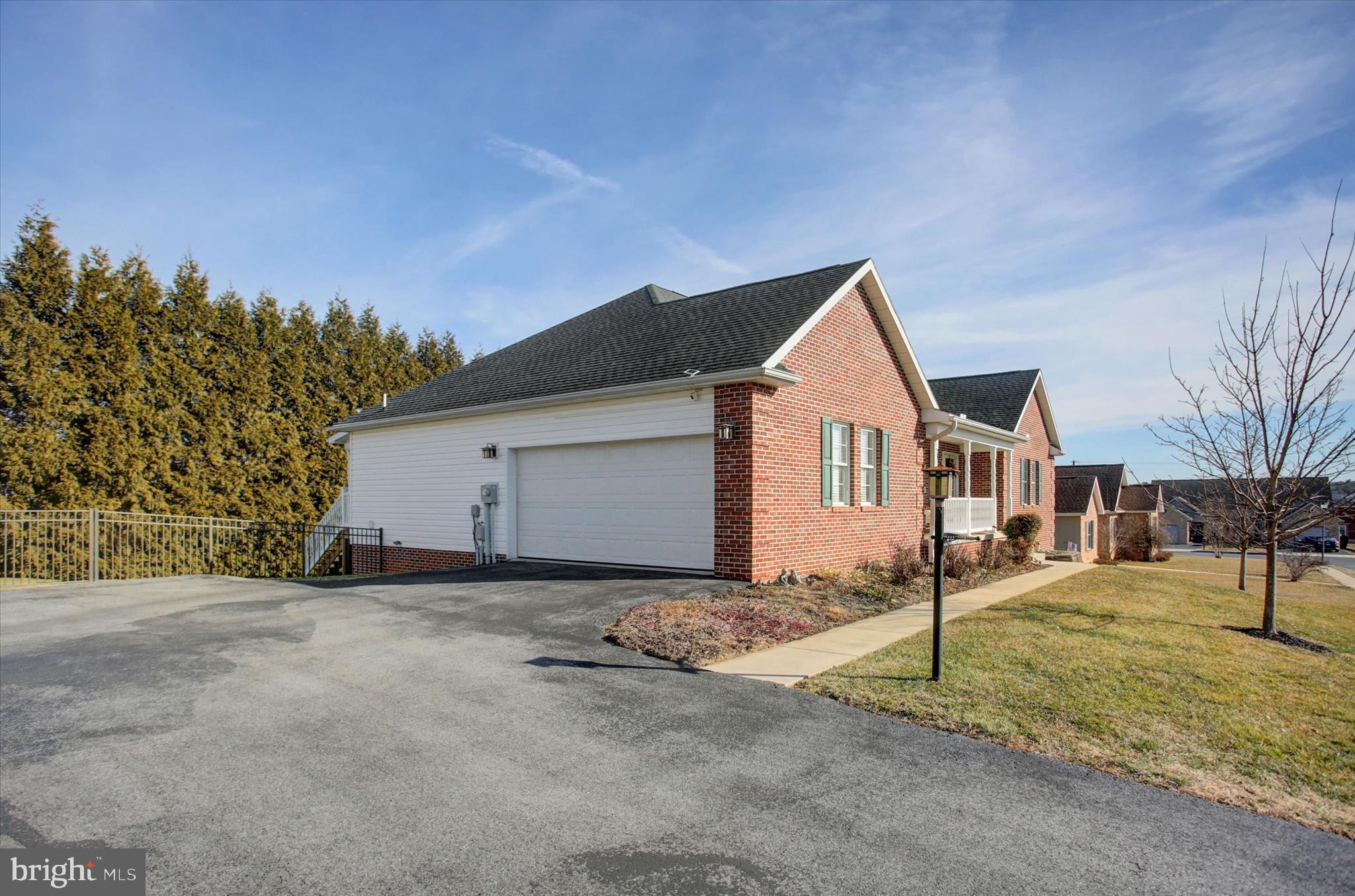 TOWN AND COUNTRY - Residential