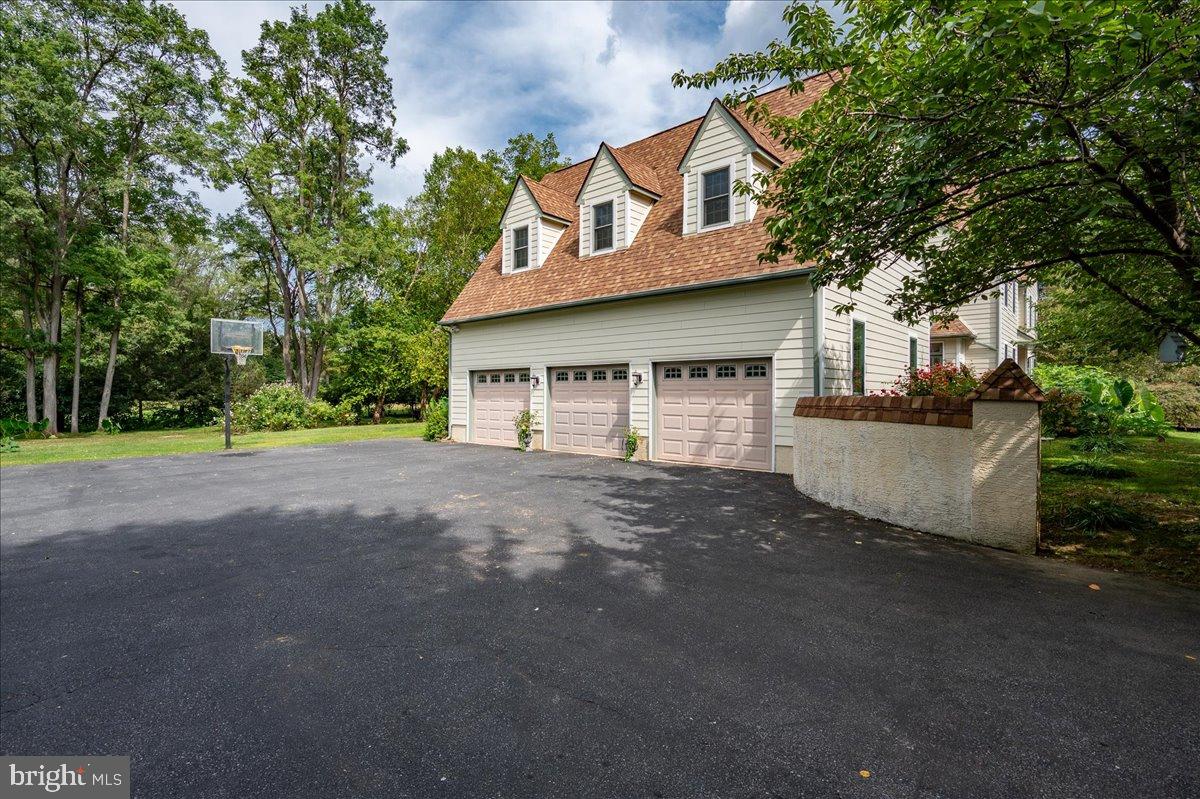 993 BANESWOOD DRIVE