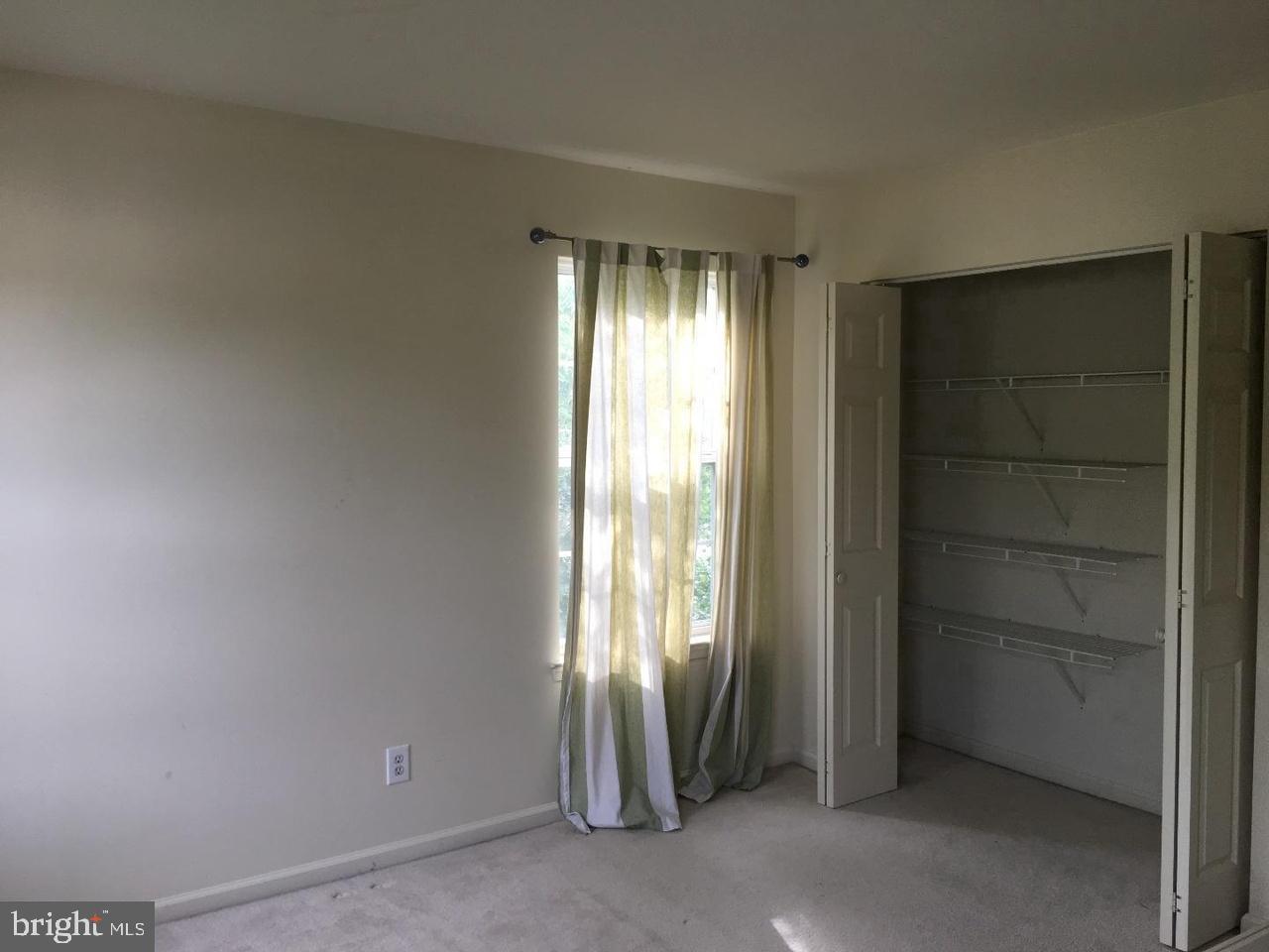 CHARLESTOWN OAKS - Residential Lease