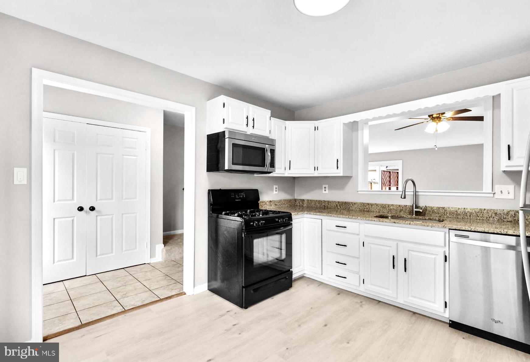 THE HOLLOWS - Residential Lease