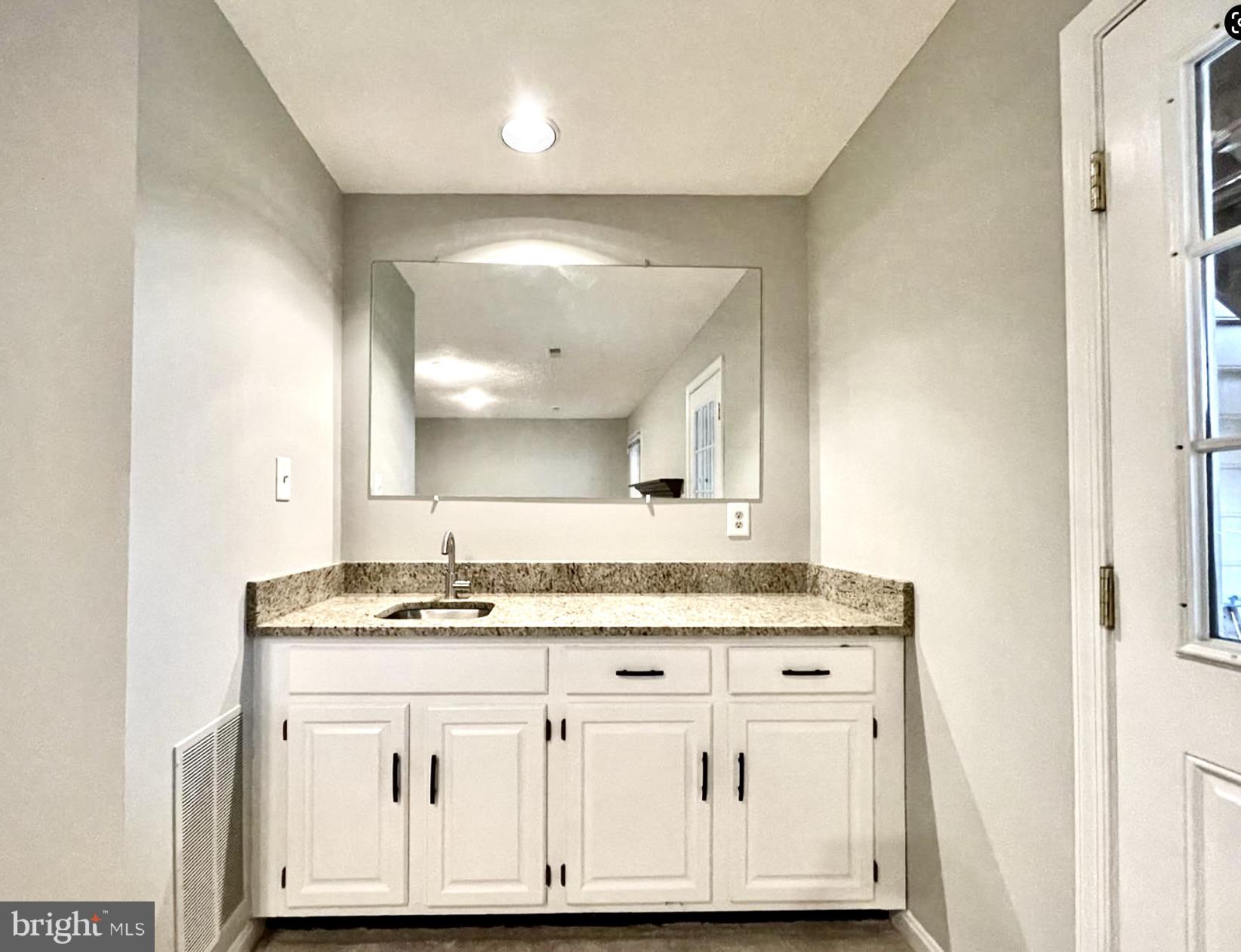 THE HOLLOWS - Residential Lease