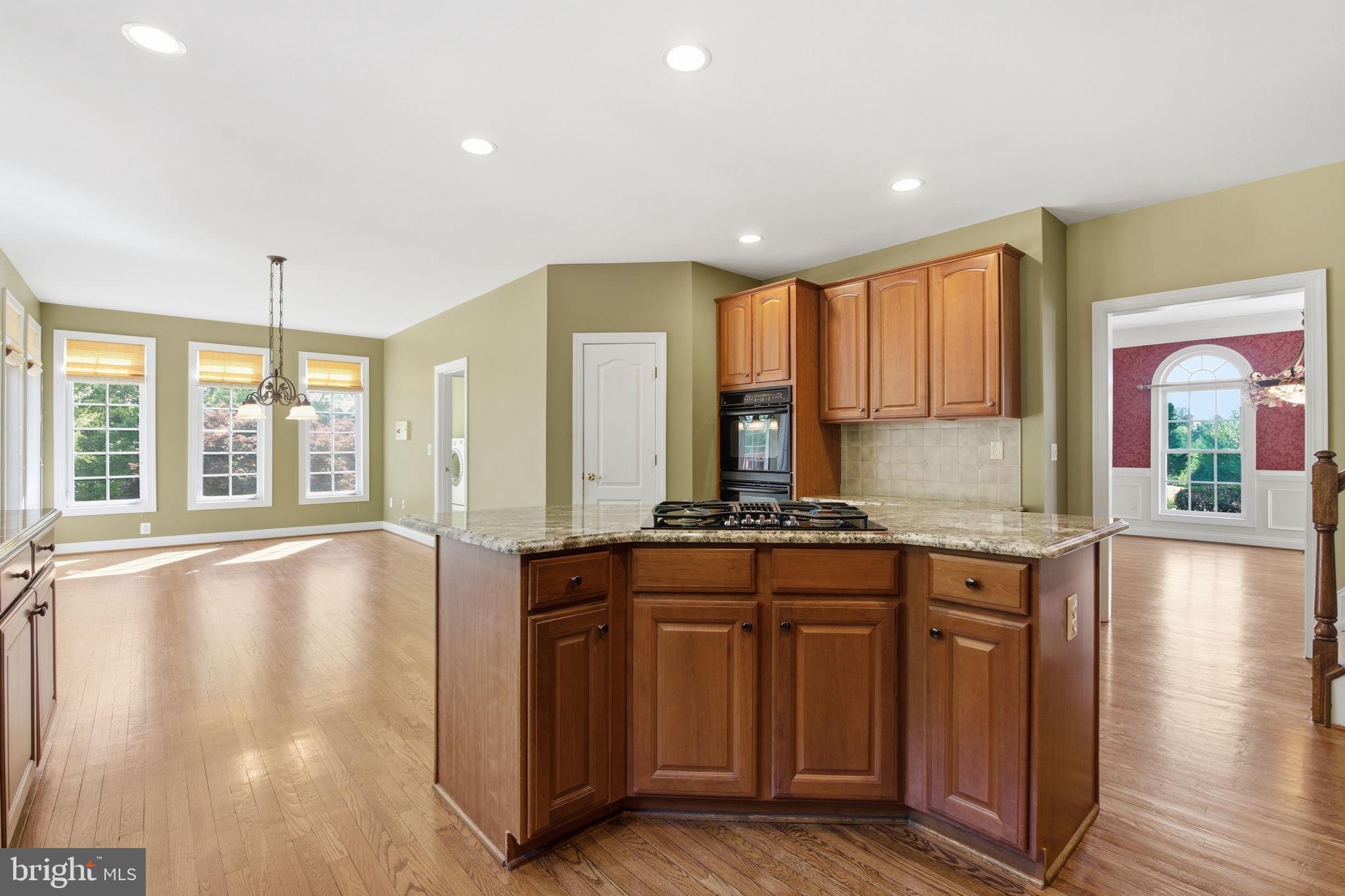 MANOR OAKS - Residential