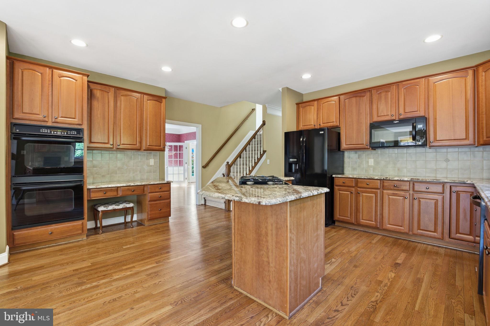 MANOR OAKS - Residential