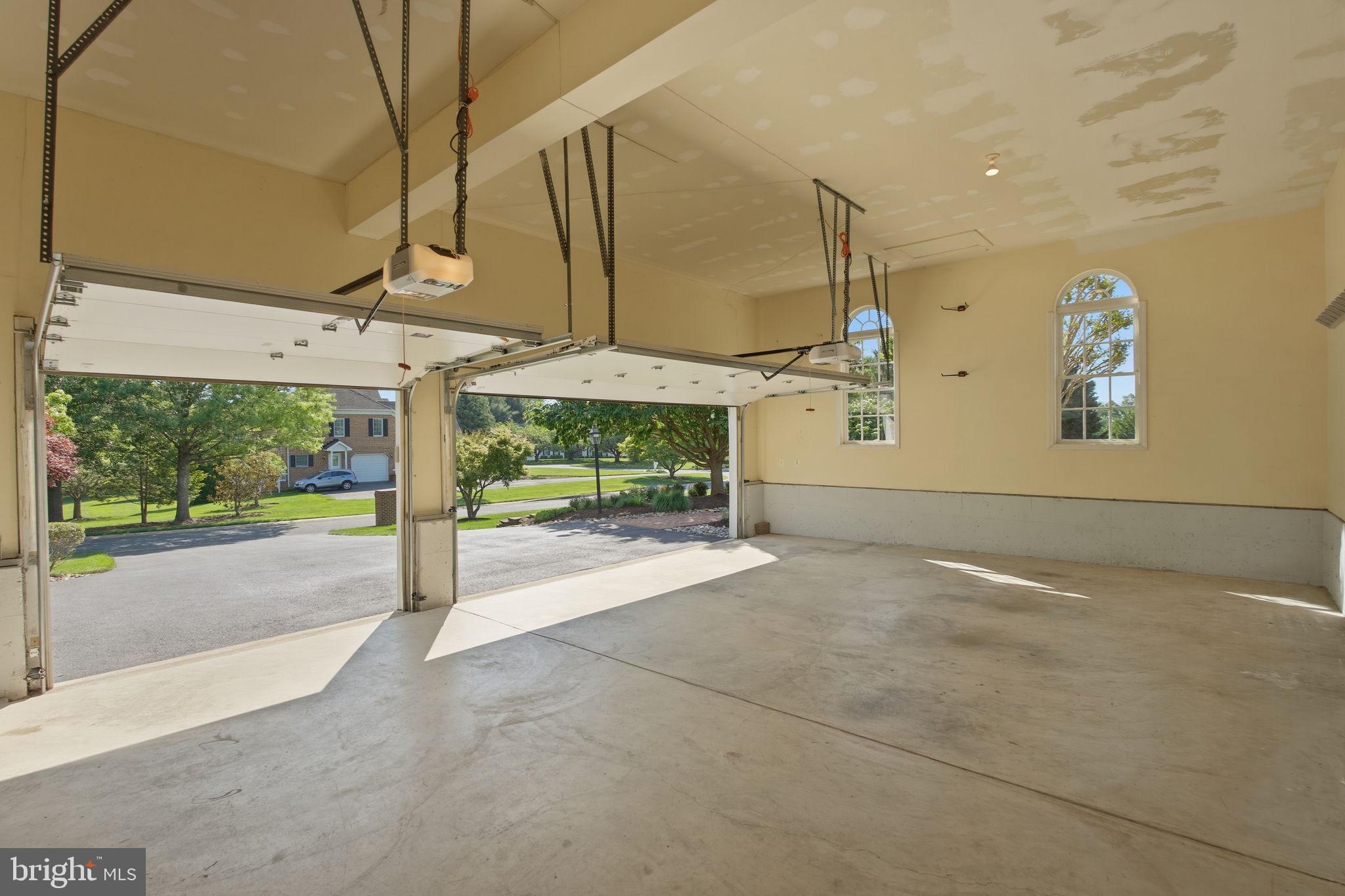 MANOR OAKS - Residential