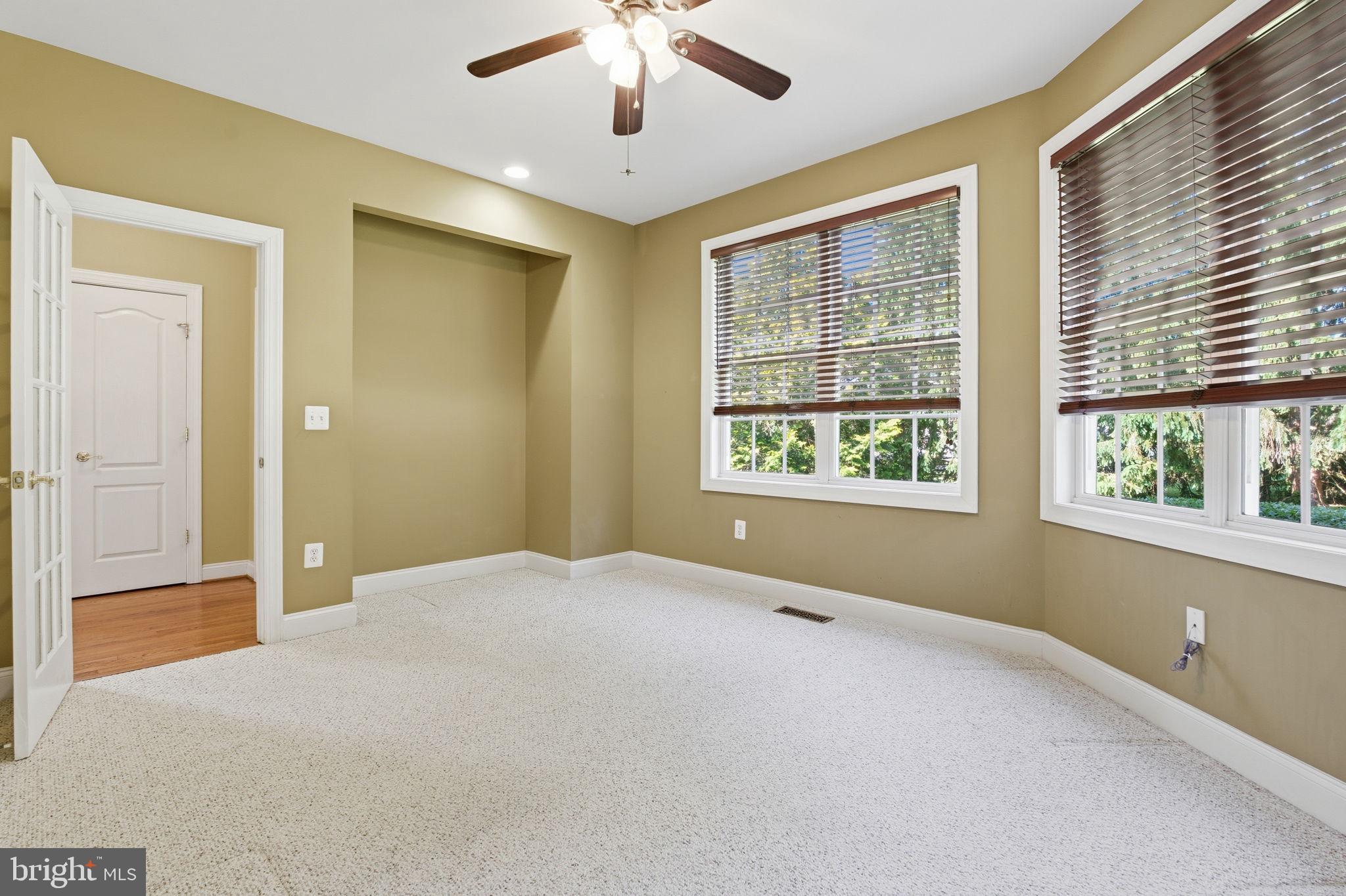 MANOR OAKS - Residential