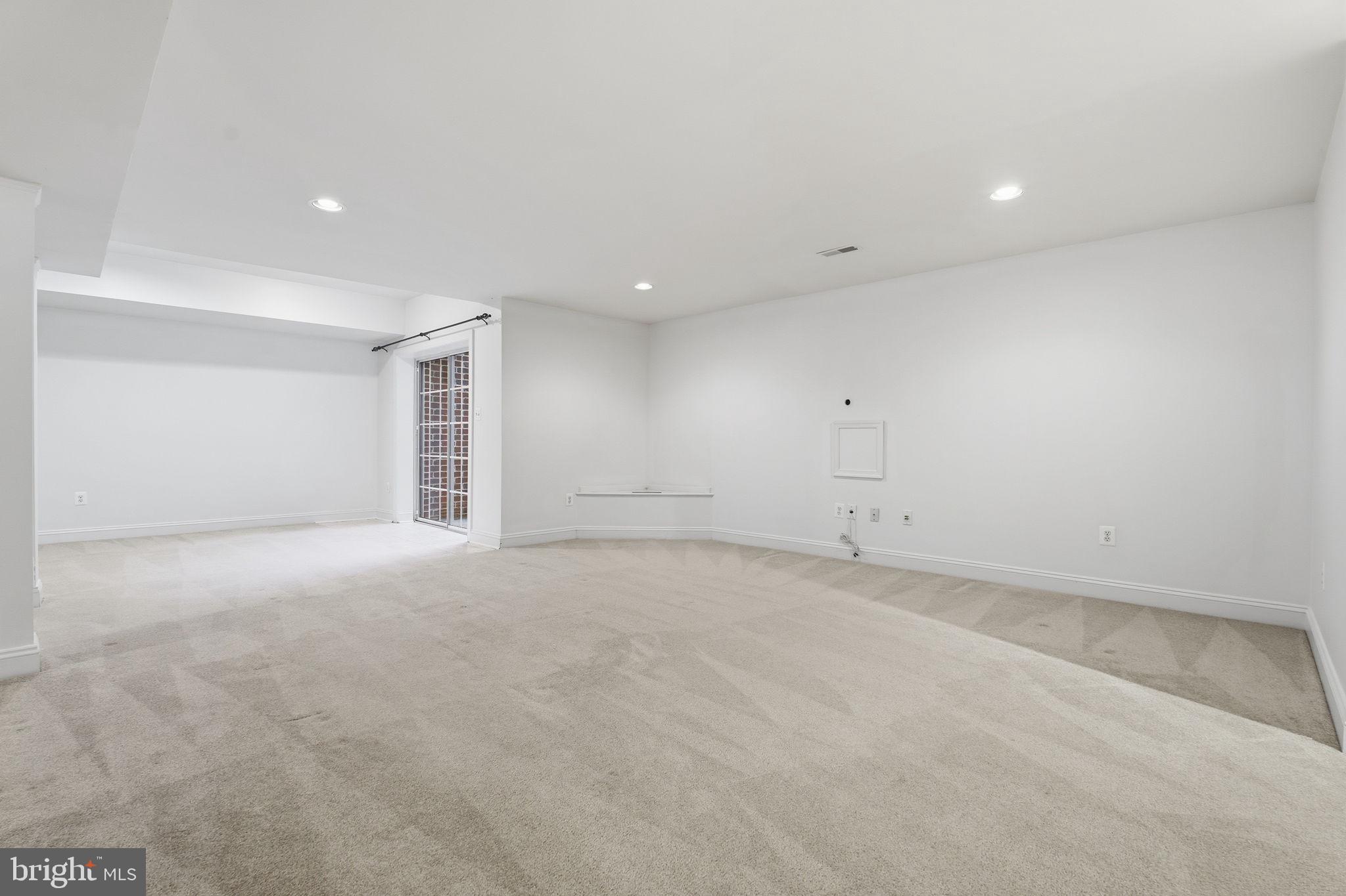 MANOR OAKS - Residential