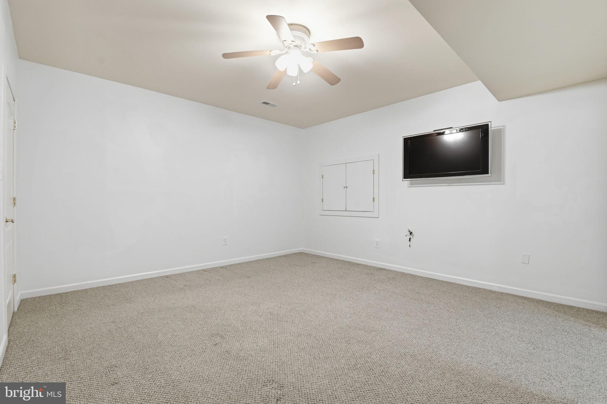 MANOR OAKS - Residential