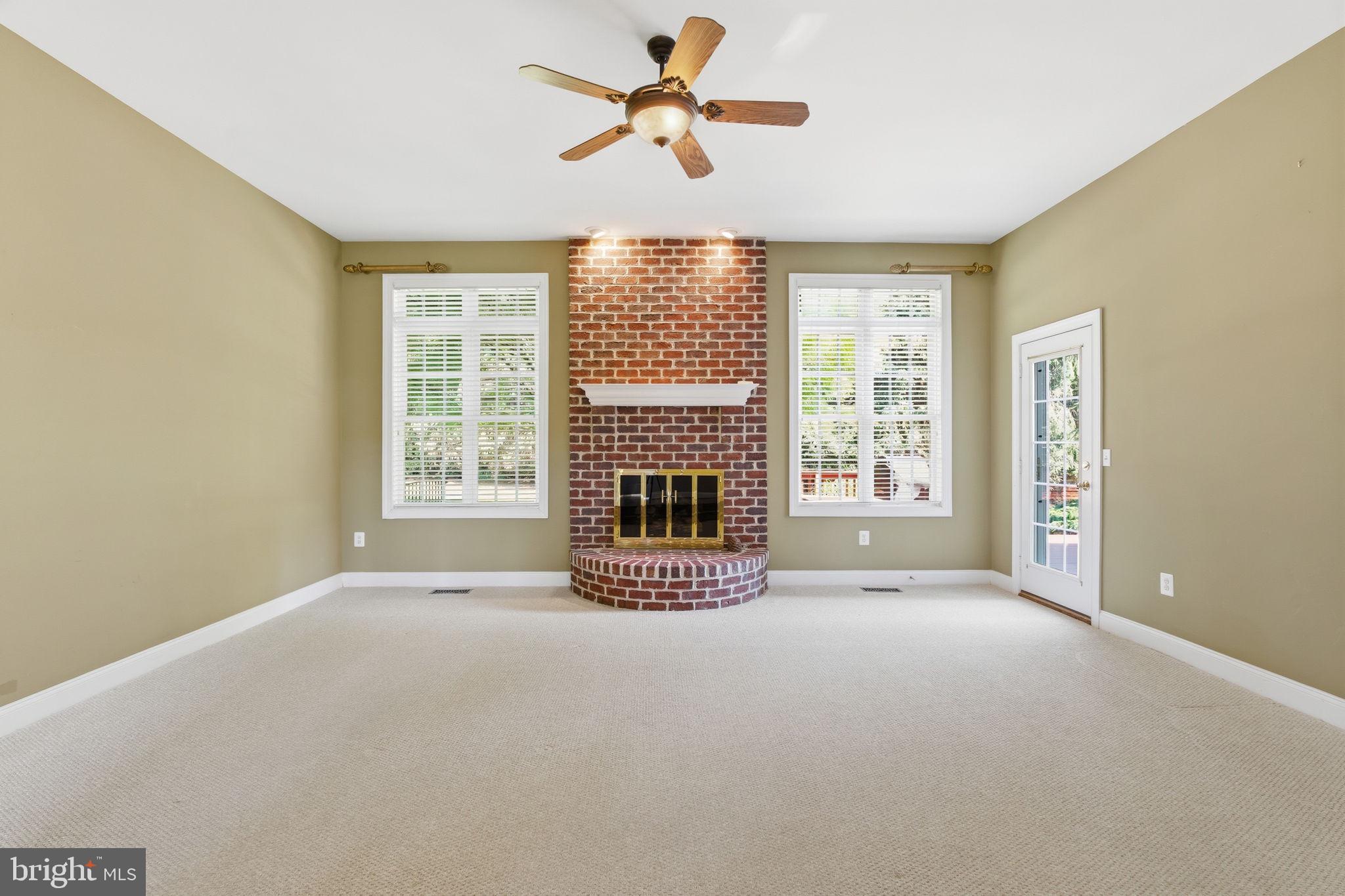 MANOR OAKS - Residential