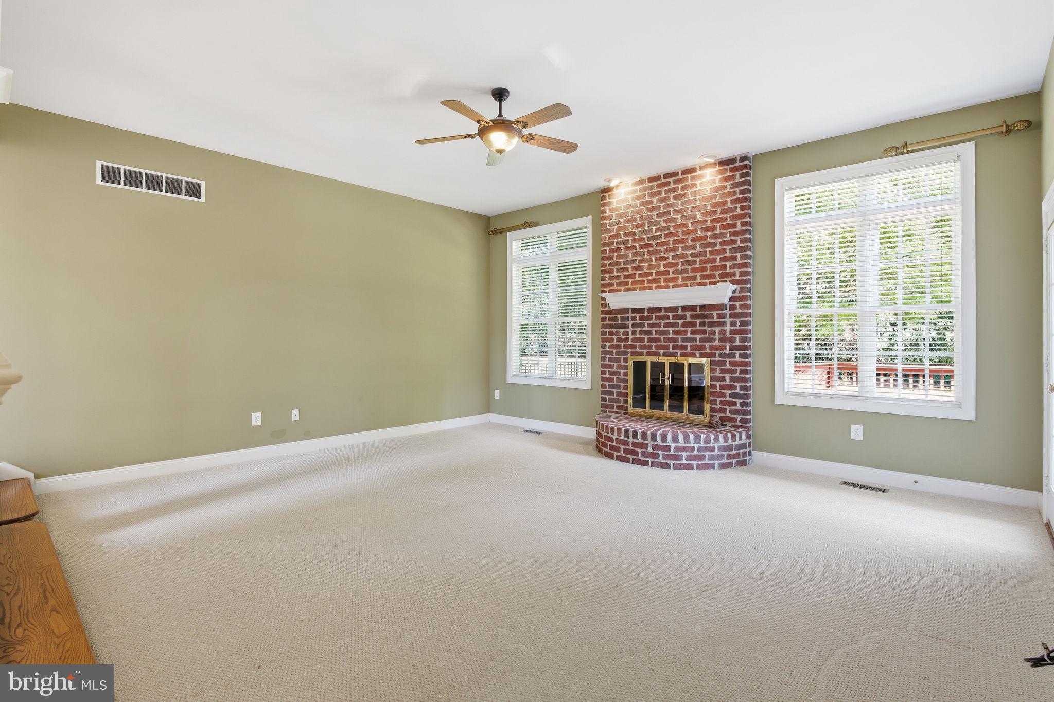 MANOR OAKS - Residential