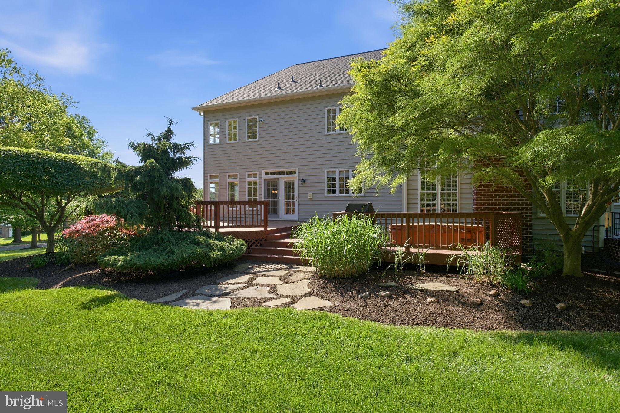 MANOR OAKS - Residential