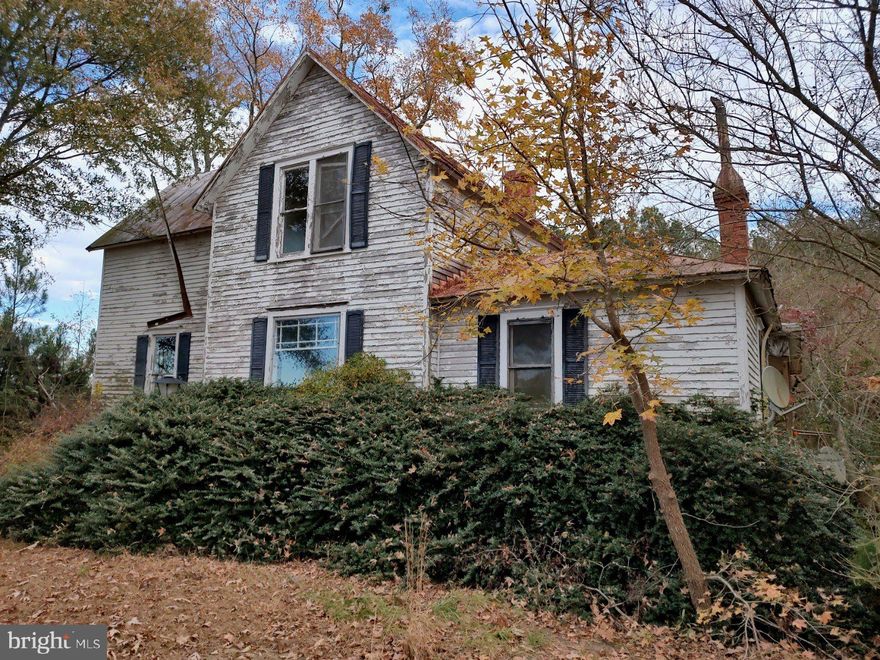 Country classic home is looking for a new visionary buyer to bring this beauty back to life. Bring your dreams and possibility to this water view property. Perfect single family residence or a new getaway destination. A must see opportunity. Property sold "as-is." No Contingencies.