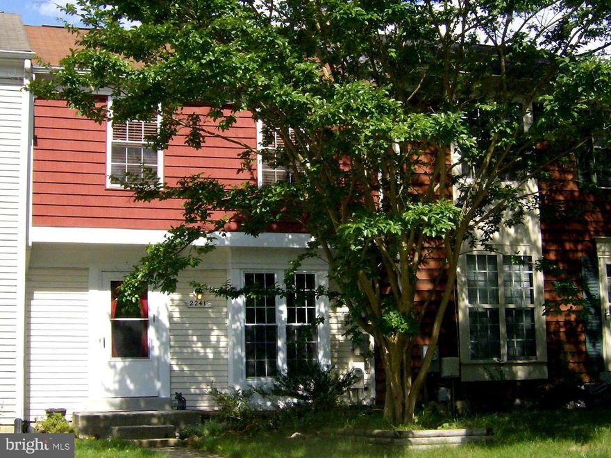 Come See this CozyTownhome w/3 Bedrooms and 2 Full BA.  Enjoy a meal in the Eat -In Kitchen with Granite Counters and SSteel Appliances or Eat in the Dining Area attached to Living Room.  Family room in Basement w/updated Full Bath.  Separate Laundry Room w/ Large Wash/Dryer. Fenced Backyard and storage Shed. Convenient to Parks/Shopping/Dining/Entertainment. Utility Sink in Closet can be removed.