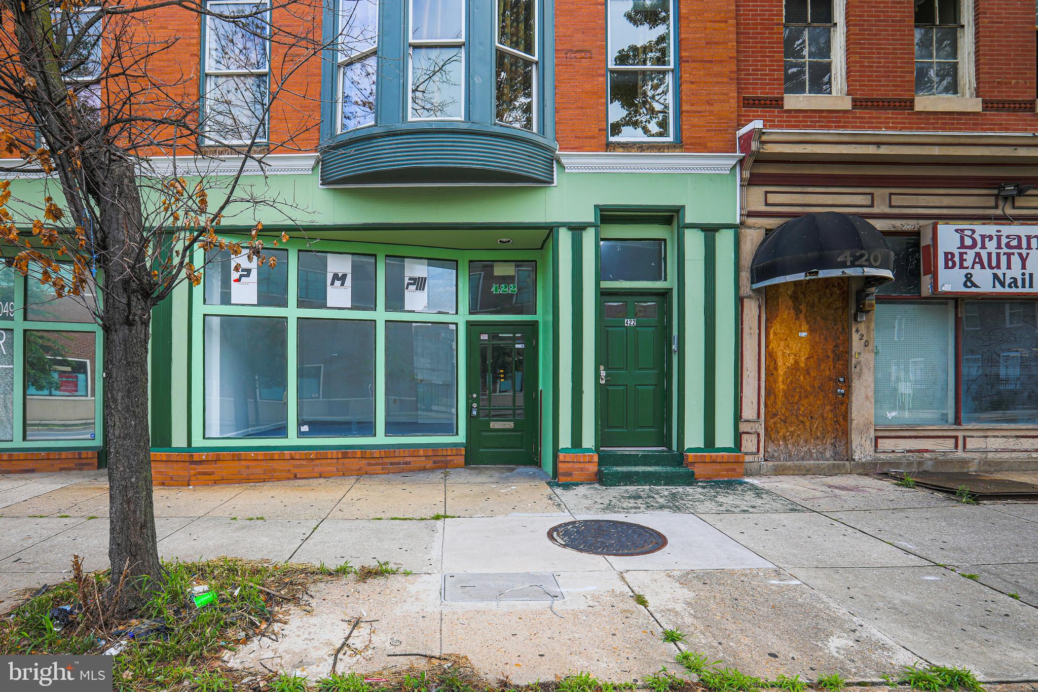 Main image without alt text