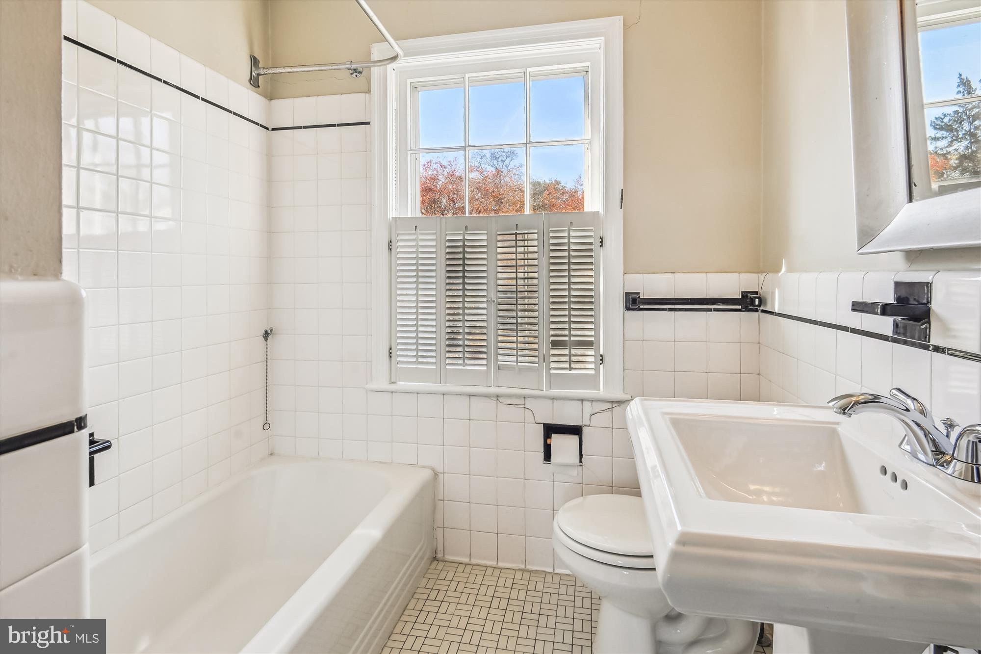 WHEATLEY HILLS - Residential