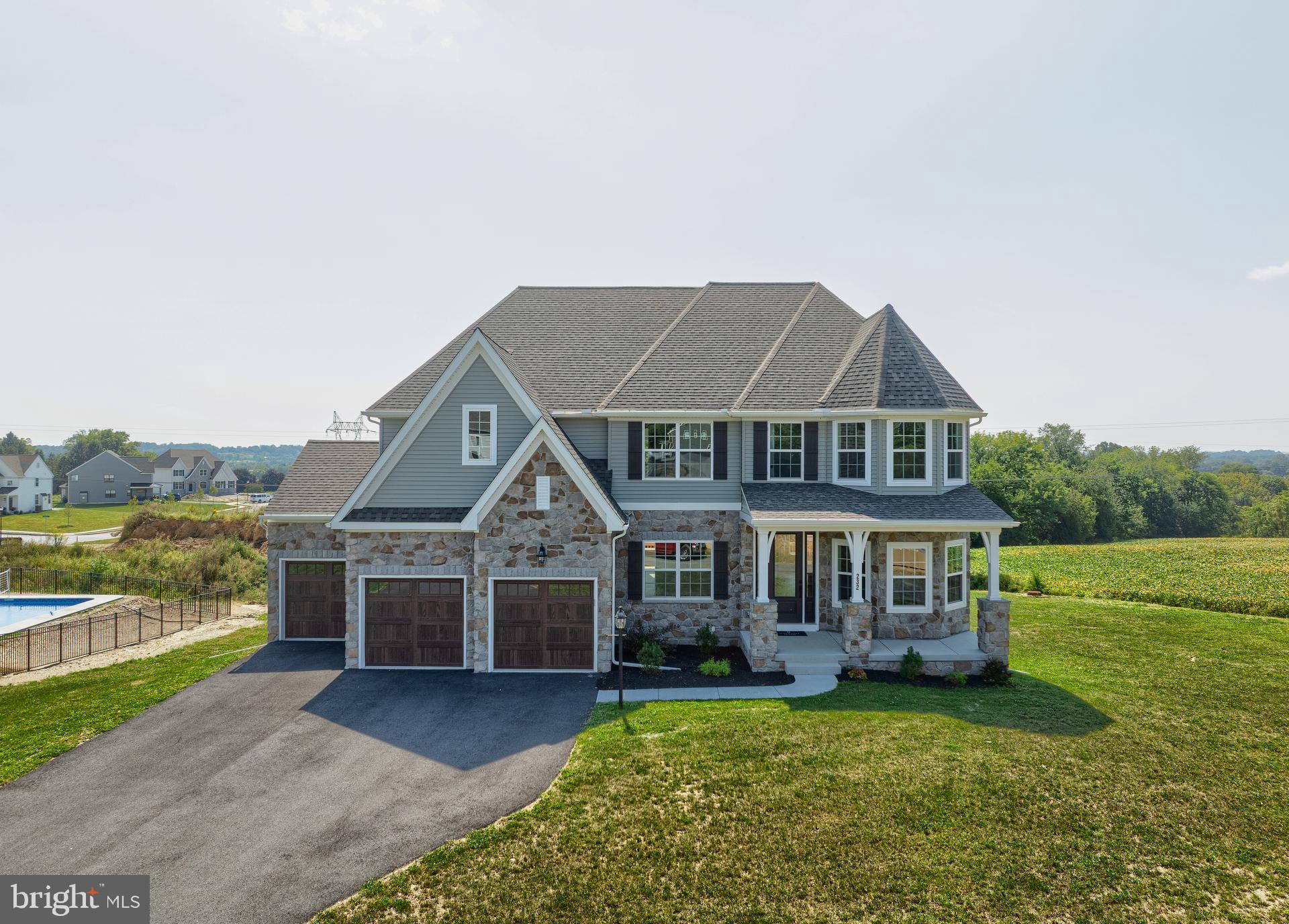 LEXINGTON POINTE - Residential