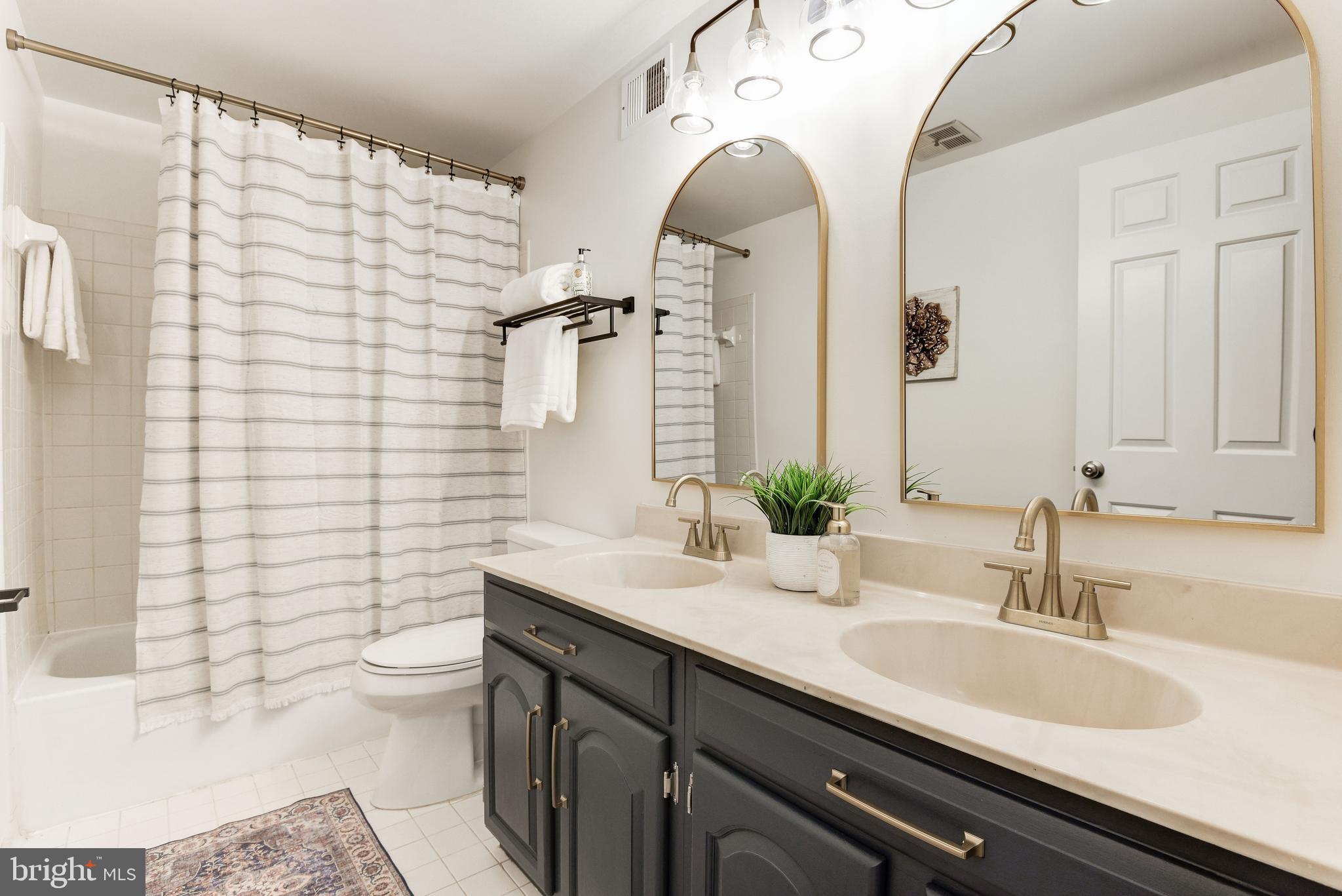 FOX HILLS - Residential