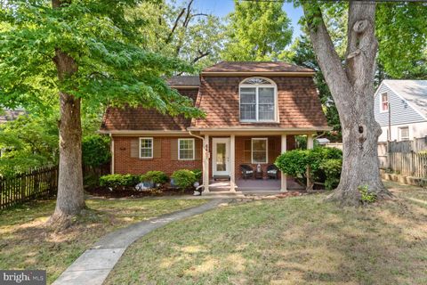 Photo of 4407 Chase Avenue, Bethesda, MD 20814 (MLS # MDMC2140144)