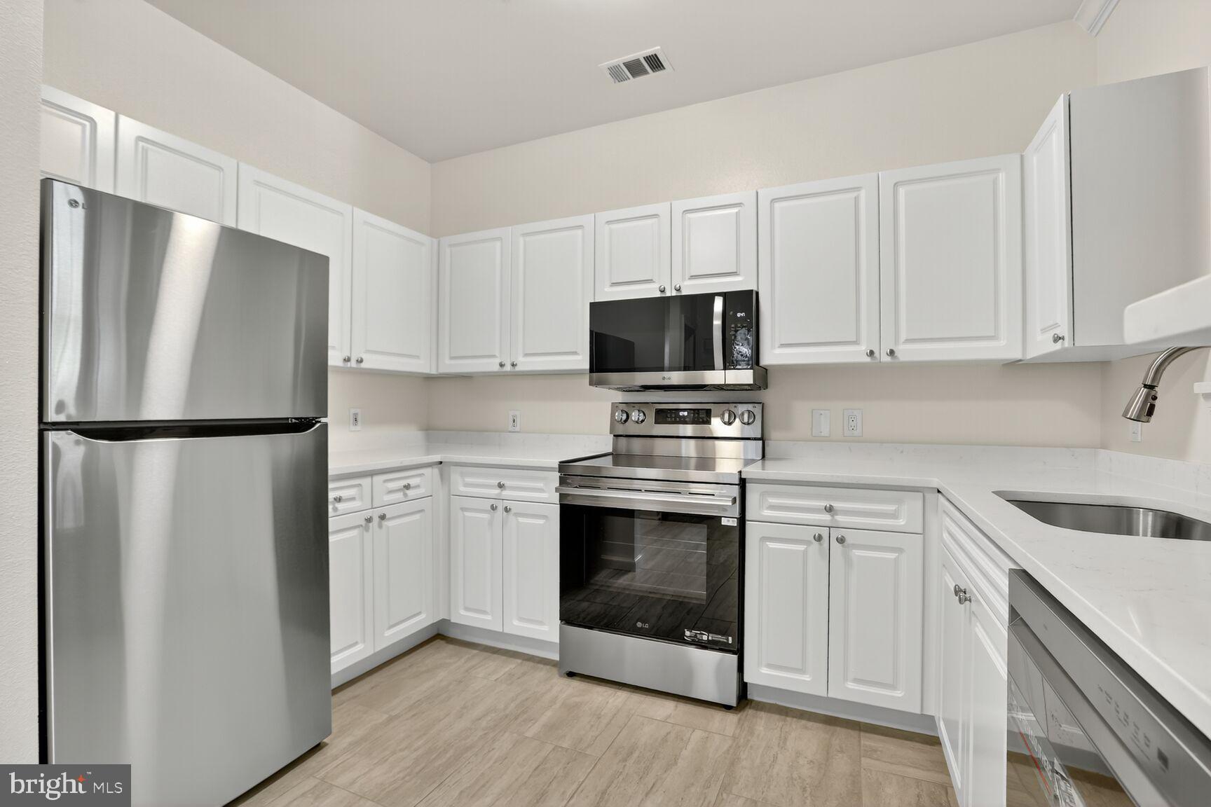 HIGH POINTE AT JEFFERSON - Residential