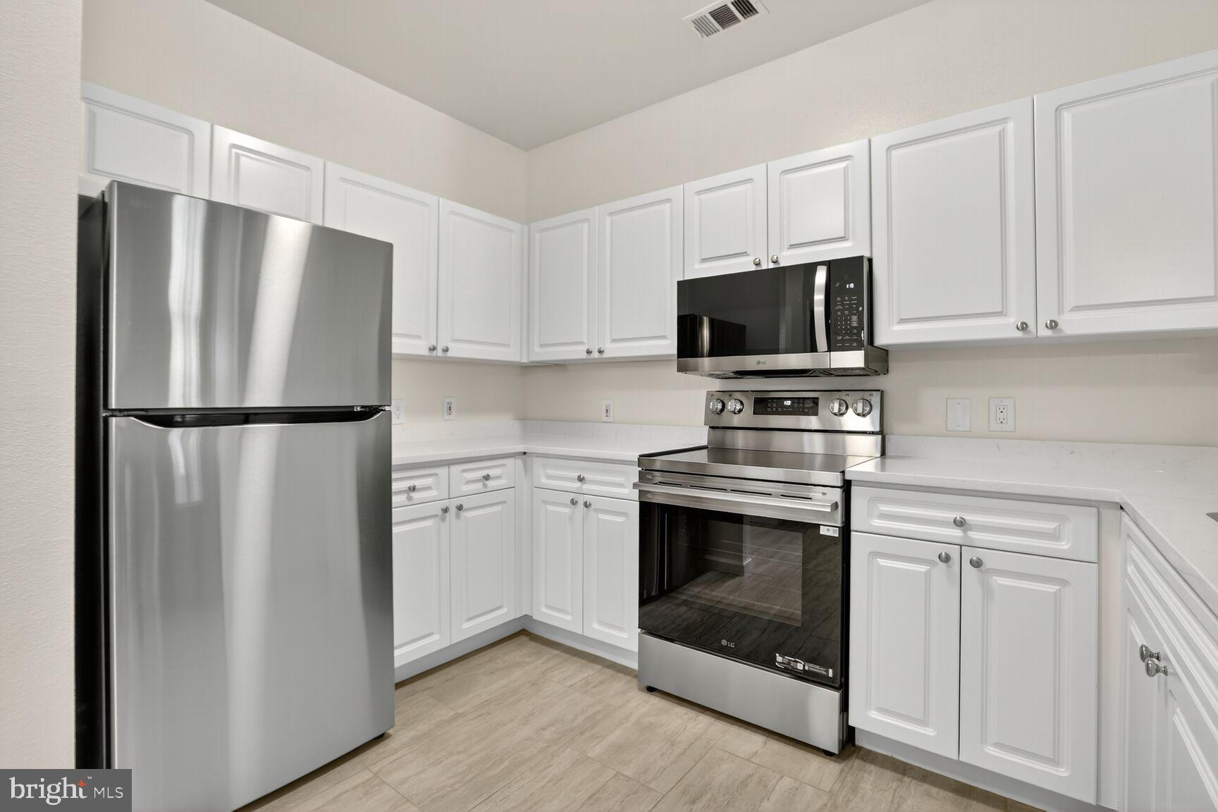 HIGH POINTE AT JEFFERSON - Residential