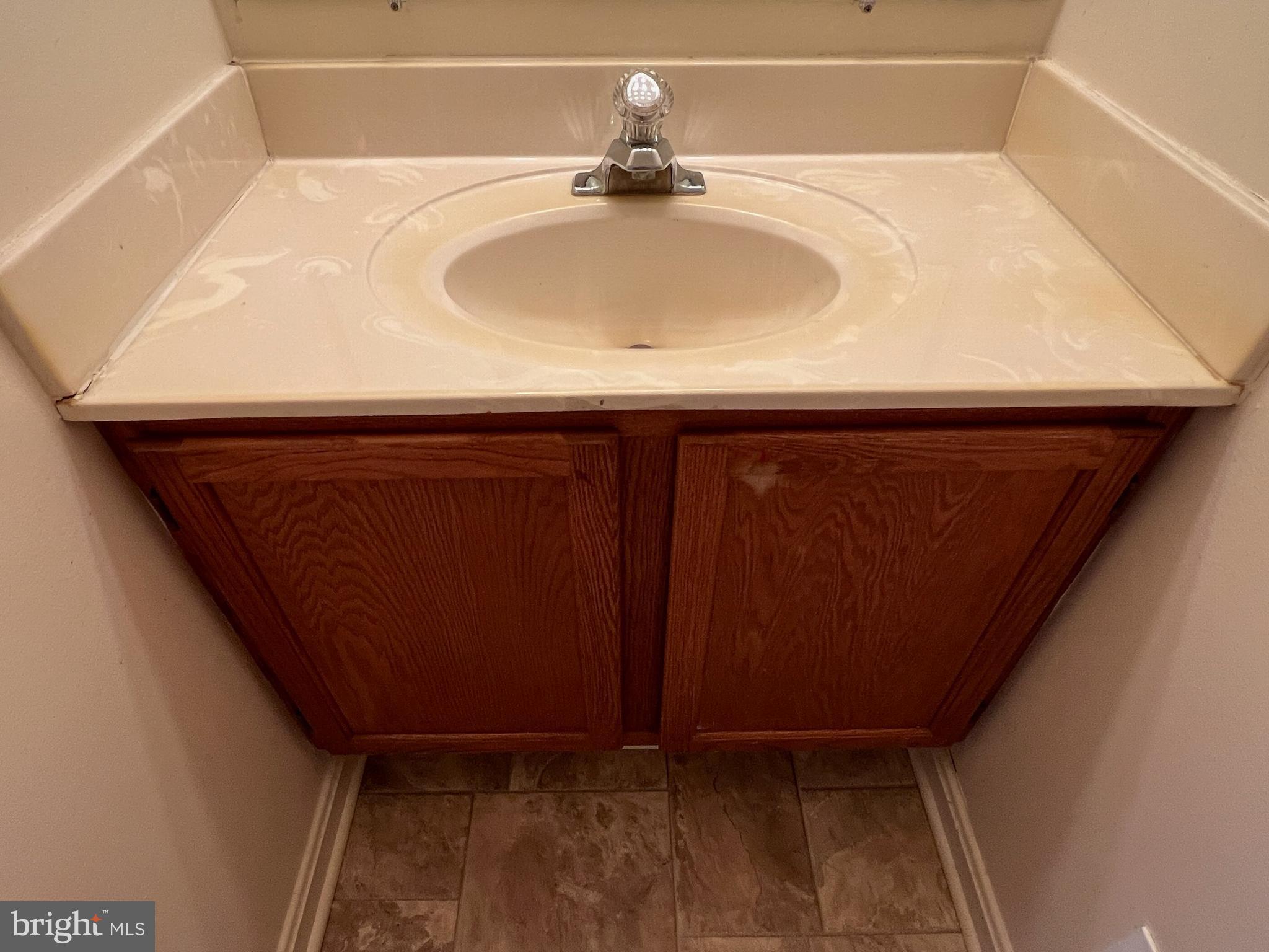 WILLIAMSBURG VILLAGE - Residential Lease