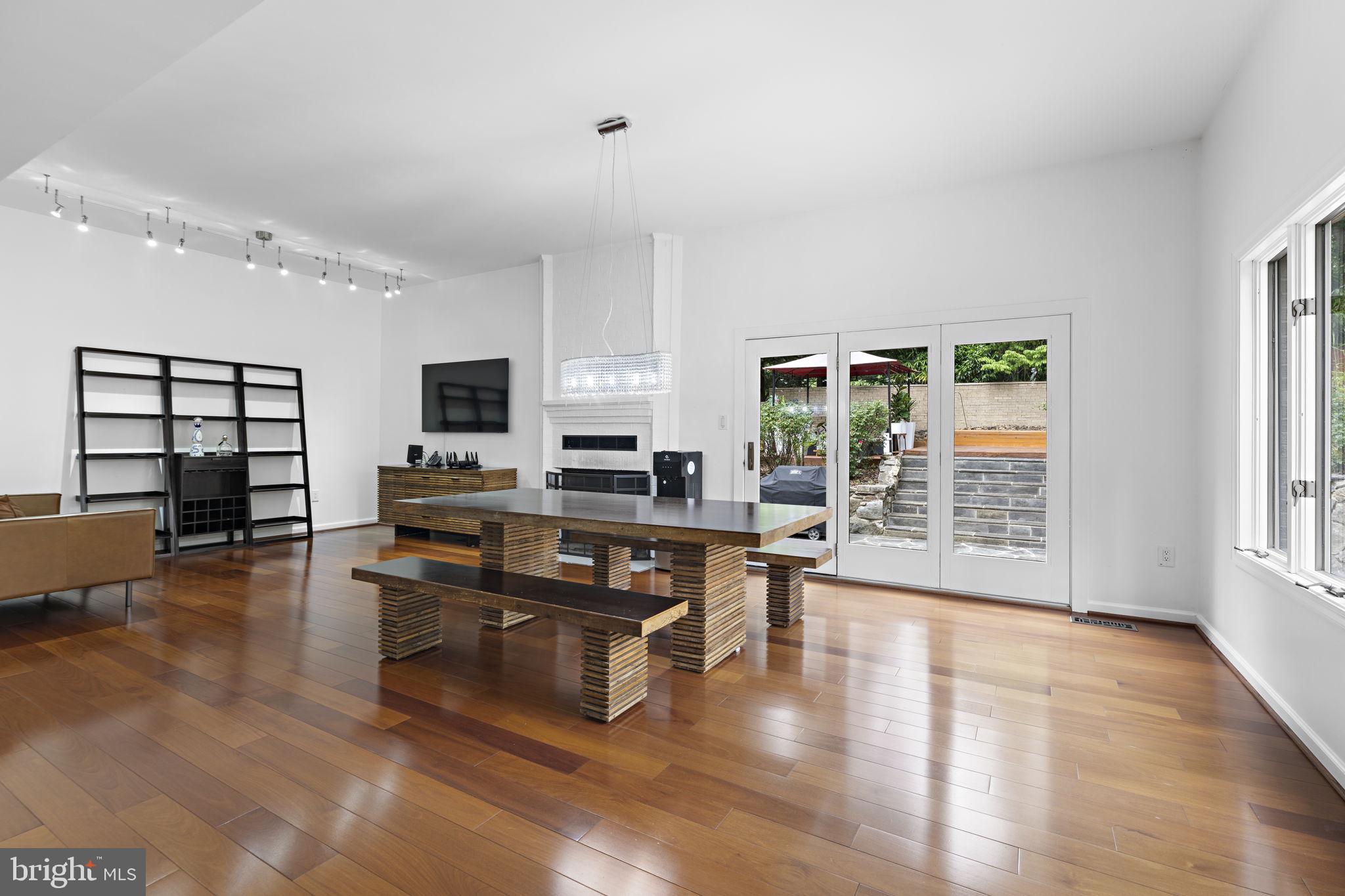 KIRBY WOODS - Residential