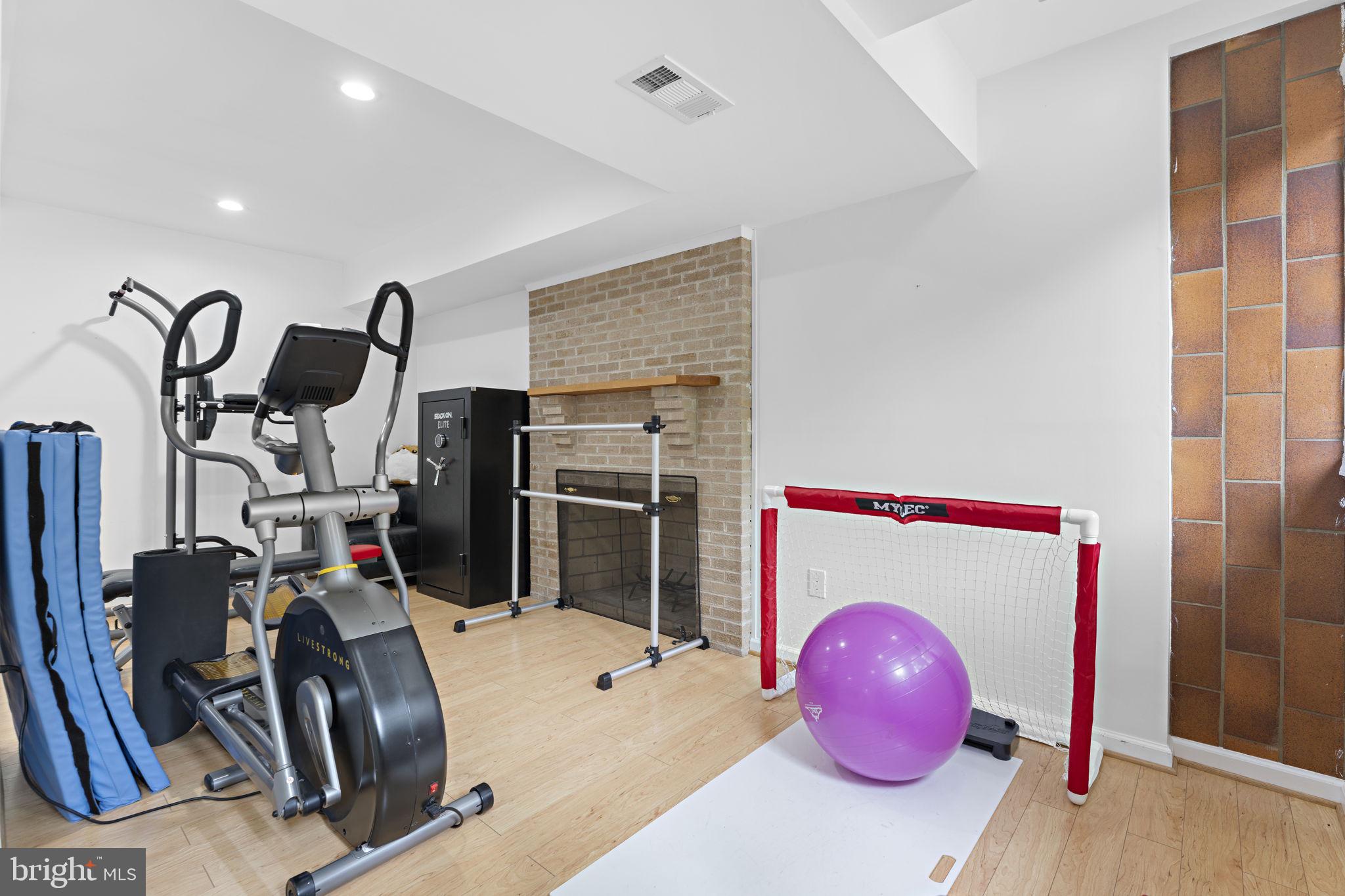 KIRBY WOODS - Residential