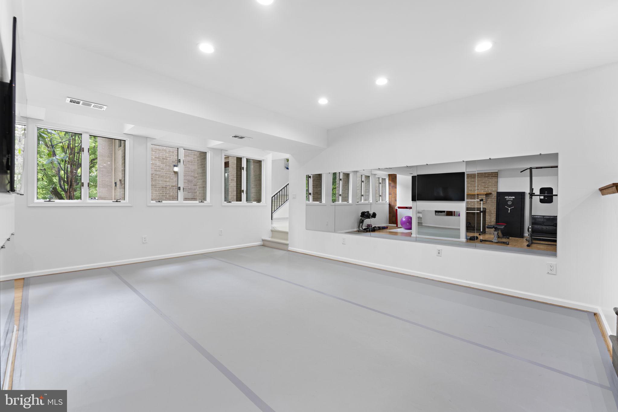 KIRBY WOODS - Residential