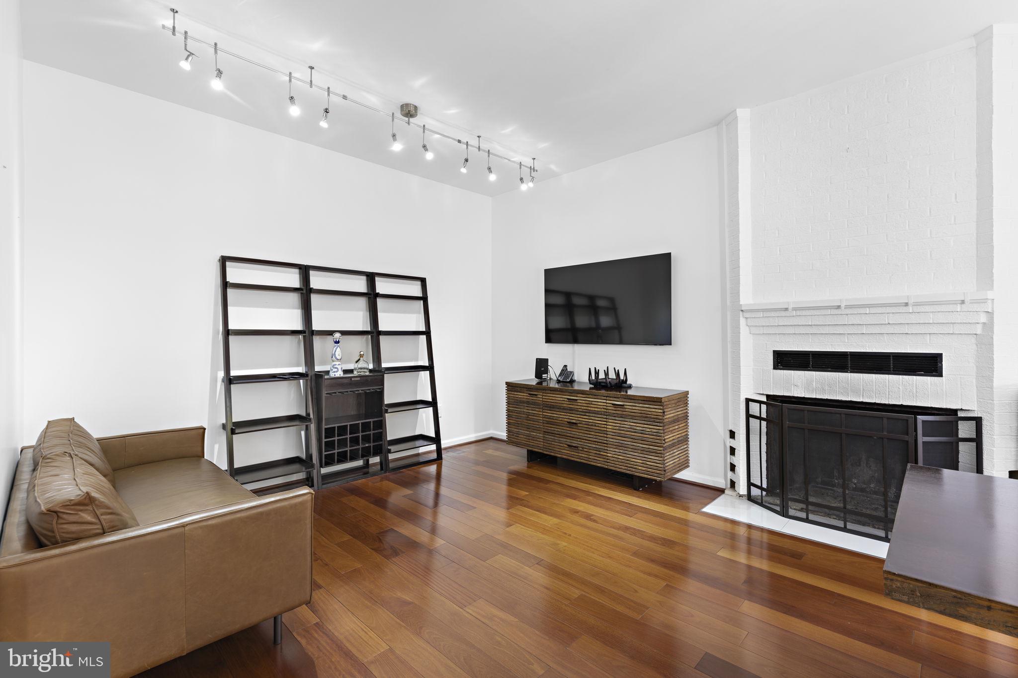 KIRBY WOODS - Residential