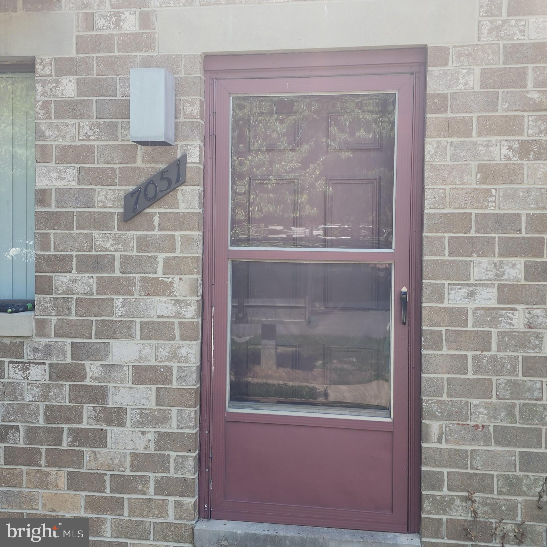 Freshly painted throughout. New Carpet and Kitchen Counters.
Very nice 3 Level 3 Bedroom Townhouse with 1 Full and 3 Half Baths. Shows very well. Laminate flooring in Dining area, kitchen and all bathrooms. Recent Carpet in all other areas. Great location and offers an easy commute to routes 32, 29, and 95. Close to Columbia Towne Center. Community amenities include lakes, parks, tot lots, basketball & tennis courts, and walking trails. Convenient to transportation and shopping. This is a managed property. As much as we love them, sorry but NO PETS or smoking. Please use listing broker's application and lease. Agents, please contact Listing Agent for application. Call Showing Time for viewing appointments. Minimum Credit Score 650 required.