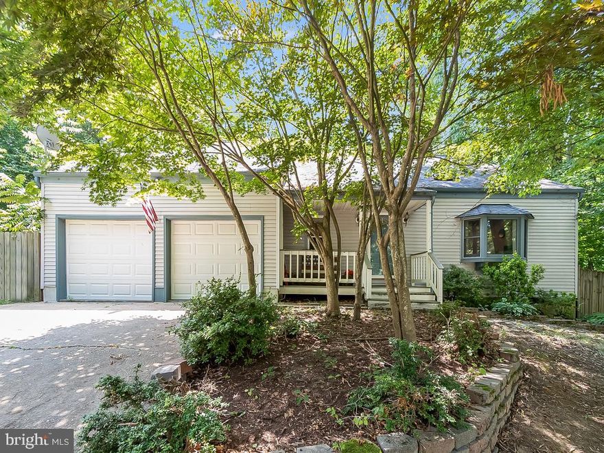 Welcome to this charming single-family home in Heritage Oaks. You can't miss this lovely home that has exposed brick in the main sitting area and kitchen with updated flooring throughout the main level. The large flat backyard has a shed for extra storage and a recently updated deck. The upper level of the home features all 3 bedrooms and 2 full bathrooms including the primary suite with a unique soaking tub to enjoy. There's lots of natural lighting thanks to the skylights, high ceilings and open floor plan. This is a great location for commuters with easy access to 610 and the 95 and is right down the road from the Weis grocery store and so much more! No HOA You don't want to miss this one! 
**OPEN HOUSE IS CANCELLED**